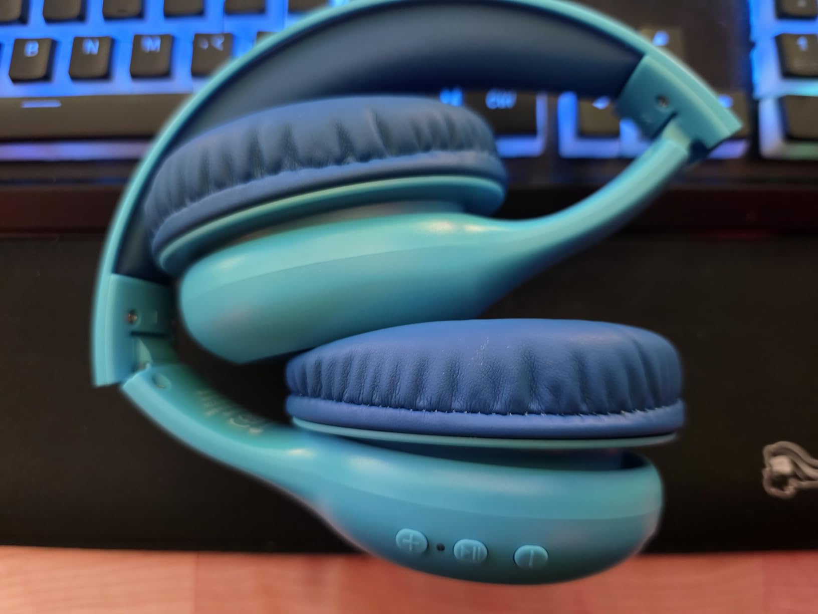 EarFun K2 Kids Bluetooth Headphones for School, Kids Headphones with Mic customer photo 2