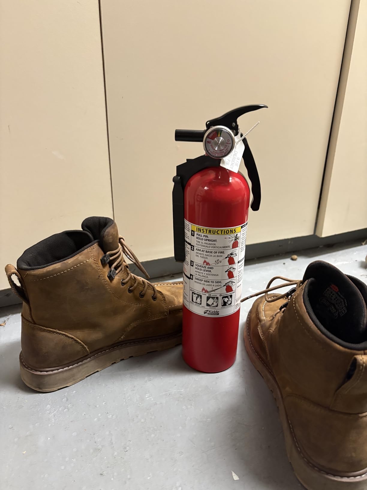 Kidde Fire Extinguisher for Home, 1-A:10-B:C, Dry Chemical Extinguisher, Red, Mounting Bracket Included, 4 Pack customer photo 2