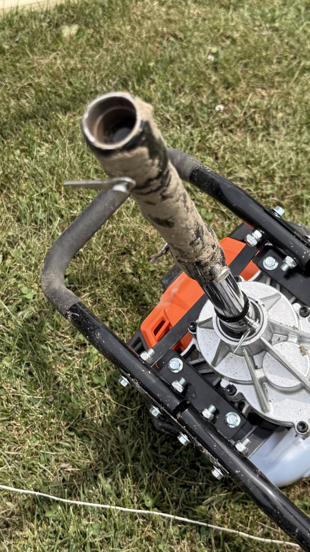VEVOR Post Hole Digger,52cc 1450W Auger Digger,Gas Powered Earth Digger with Two Drill Bit 6''& 10''and 3 Extension Rods,for Farmland,Garden and Plant,EPA Certification,Black+Orange+White customer photo 1