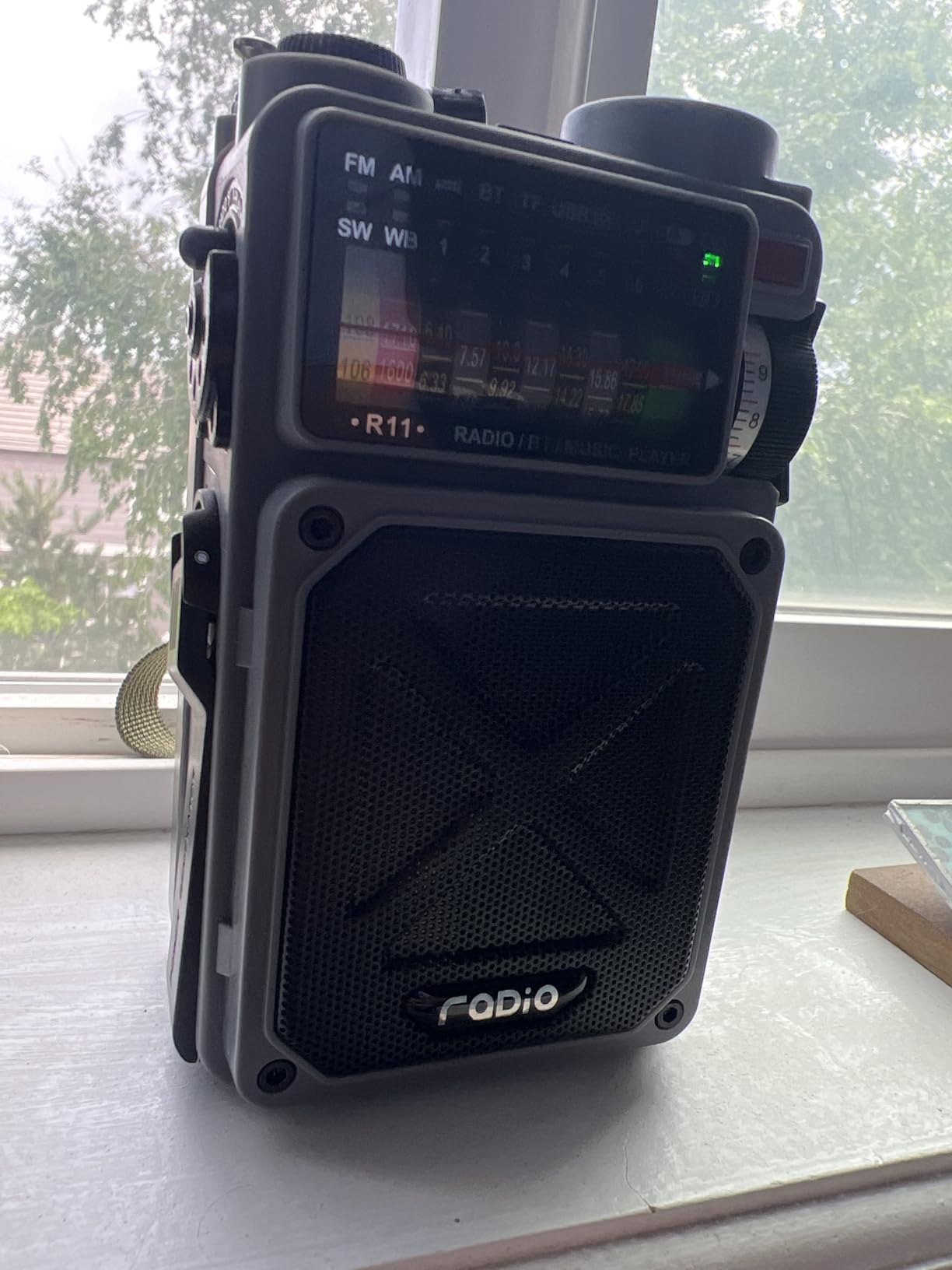 Emergency Radio Hand Crank Solar - NOAA/AM/FM Shortwave Radio for Camping customer photo 2