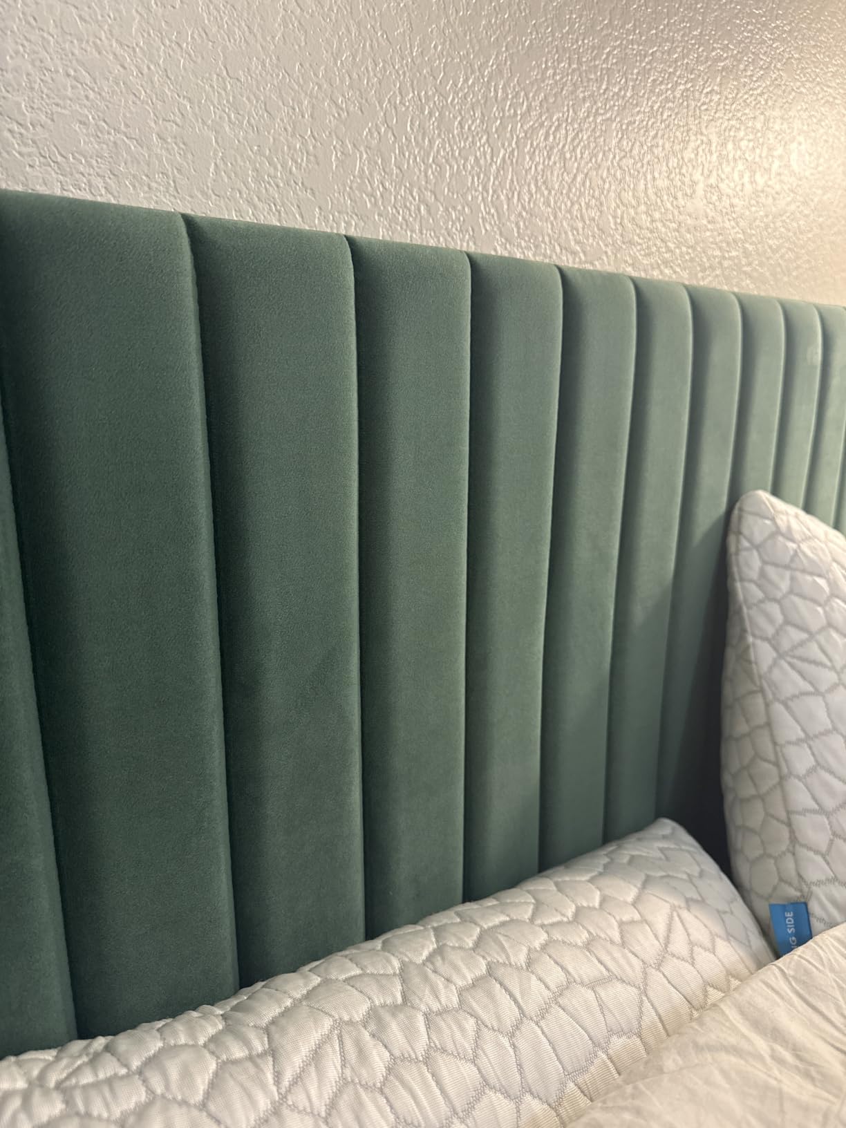 SHA CERLIN Queen Size Velvet Bed Frame, Tufted Wingback Headboard, White customer photo 1