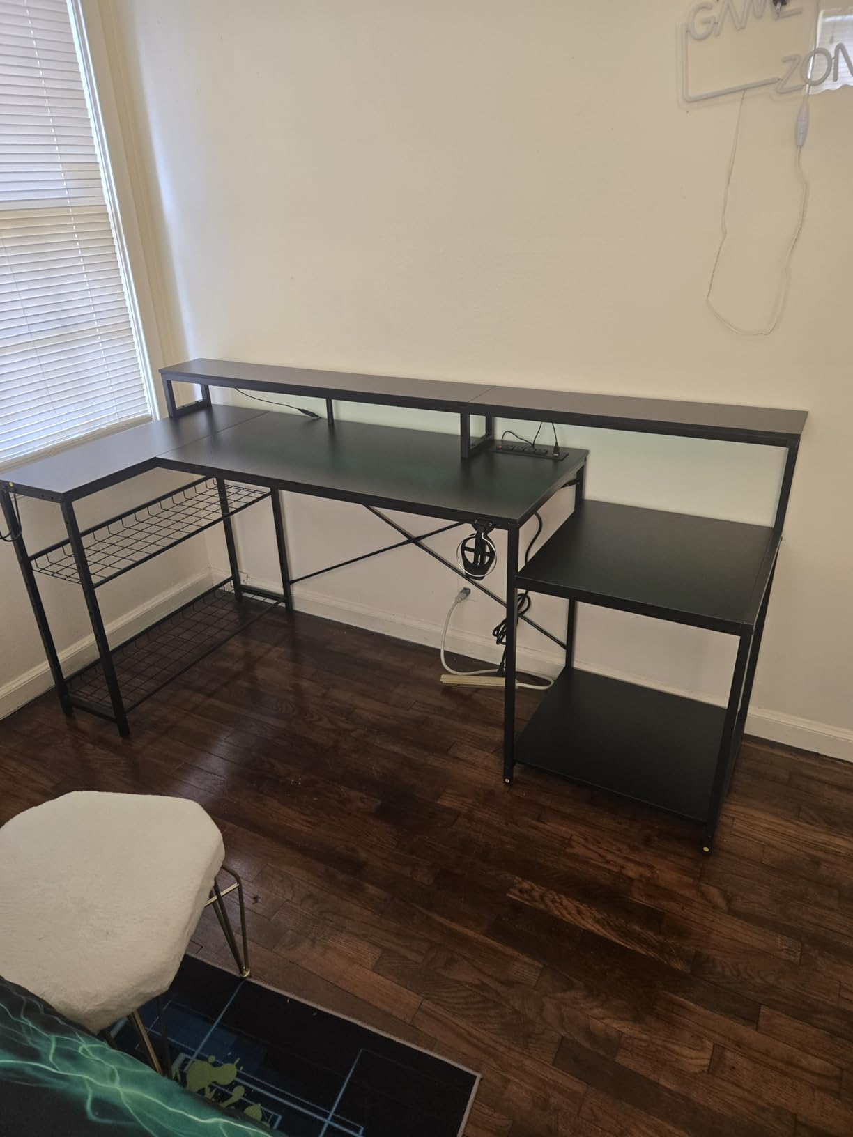 Bestier 71.5 Inch L‑Shaped Gaming Desk with LED & Power Outlets, Black customer photo 2