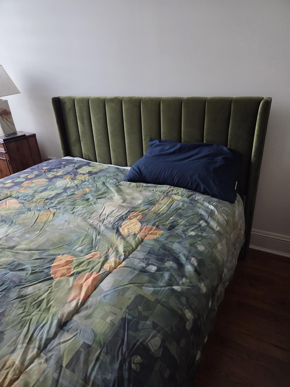 YUHUASHI King Bed Frame，Platform Bed with Upholstered Headboard，Grass Green customer photo 1