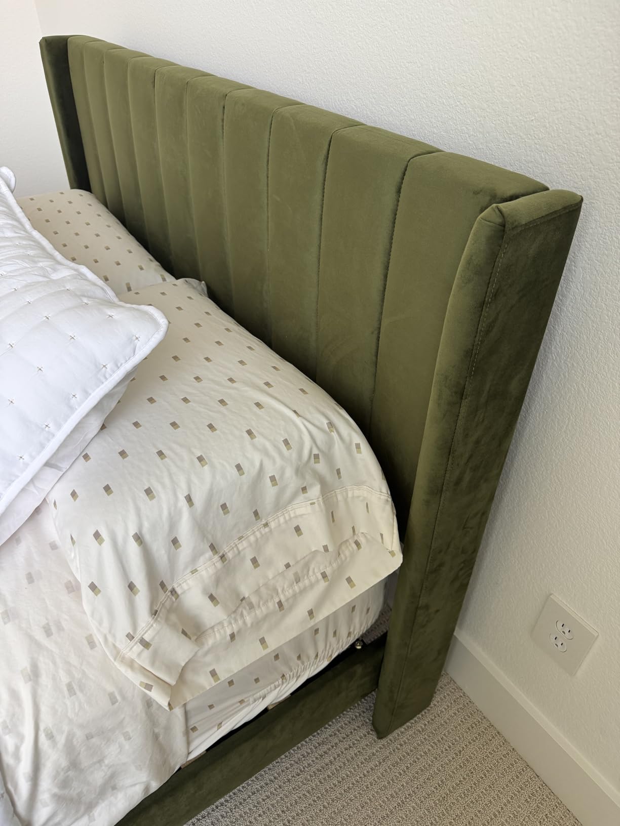 YUHUASHI King Bed Frame，Platform Bed with Upholstered Headboard，Grass Green customer photo 2