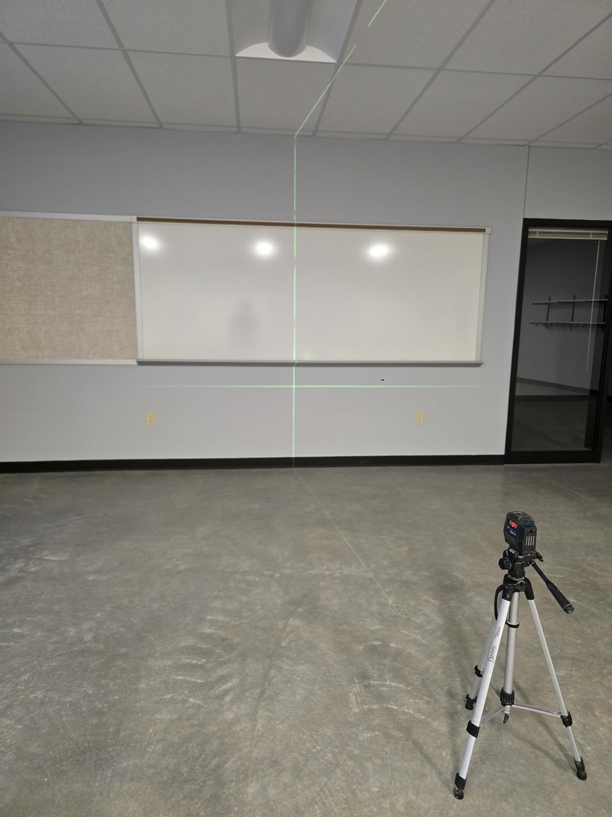 BOSCH GLL50-20G 50 Ft Green-Beam Self-Leveling Cross-Line Laser Level customer photo 2