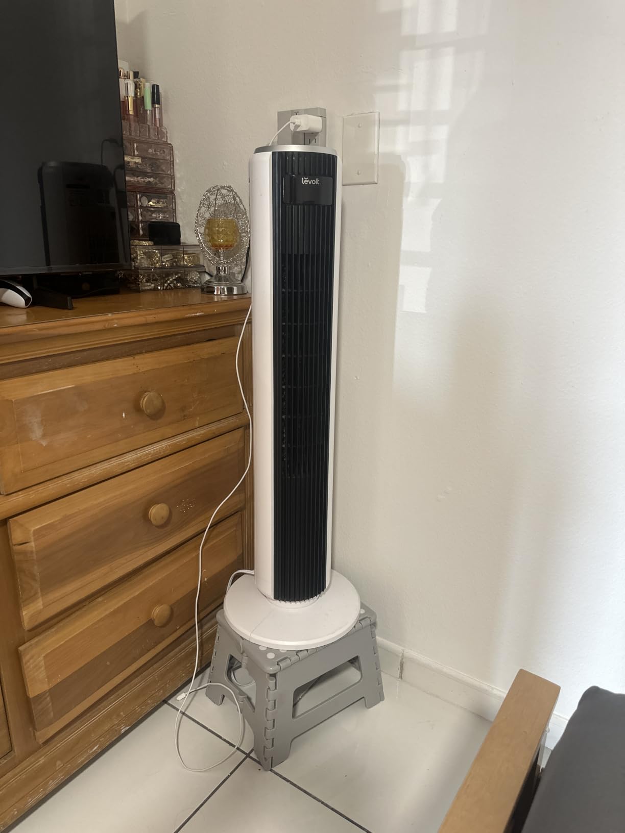 Levoit Tower Fan for Bedroom, 26ft/s Smart Standing Fans that Blow Cold Air customer photo 2