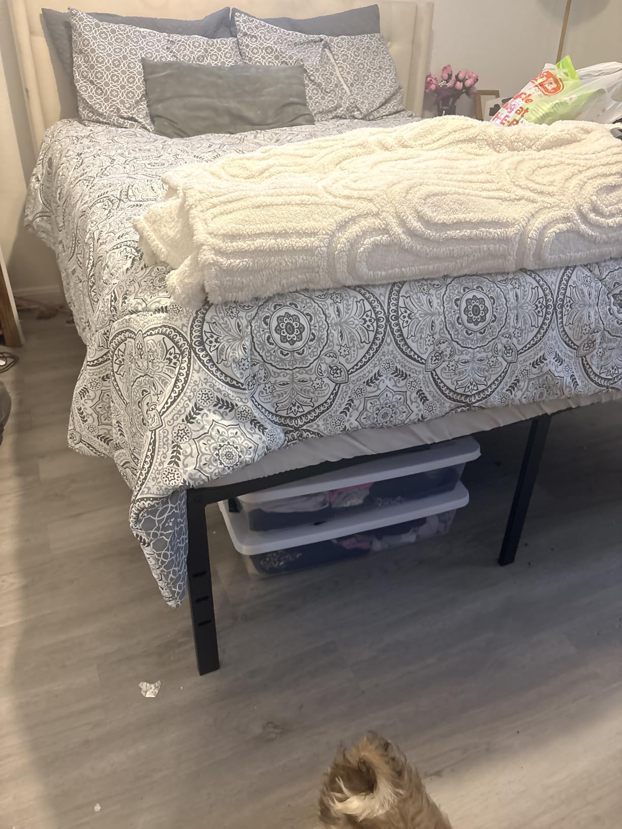 HLIPHA Metal Platform Bed Frame 18 Inch Tall,No Box Spring Needed,Queen Size Bed with Heavy Duty Strong Support Slats,Easy to Assemble,Black customer photo 1
