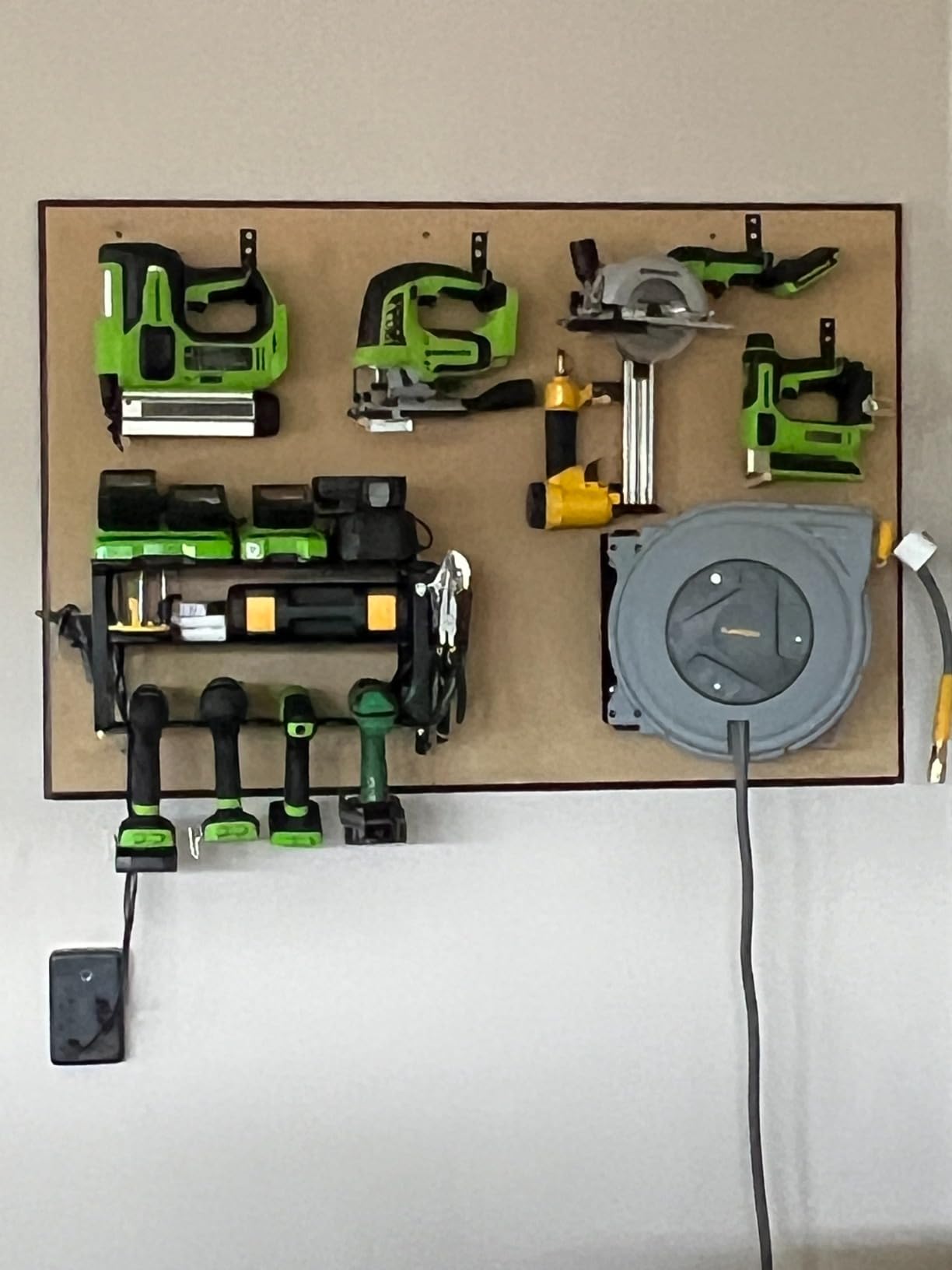 GLAHODEN Enclosed Retractable Air Hose Reel, 3/8 in x 80 Ft Hybrid Hose Air Compressor Hose Reel with 6 Ft Lead in Max 300 PSI Patented Design for Any Length Lock 180°Swivel Bracket Quick Coupler customer photo 2