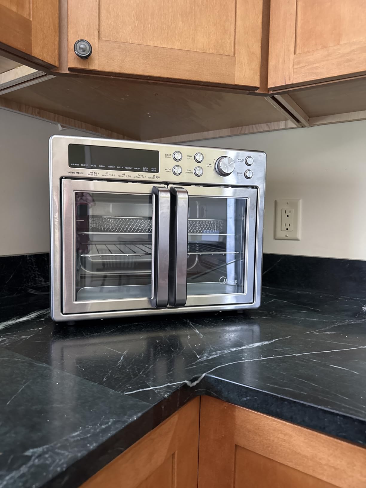 Midea Flexify Classic French Door Toaster Oven Air Fryer Combo, 26.4 QT customer photo 2