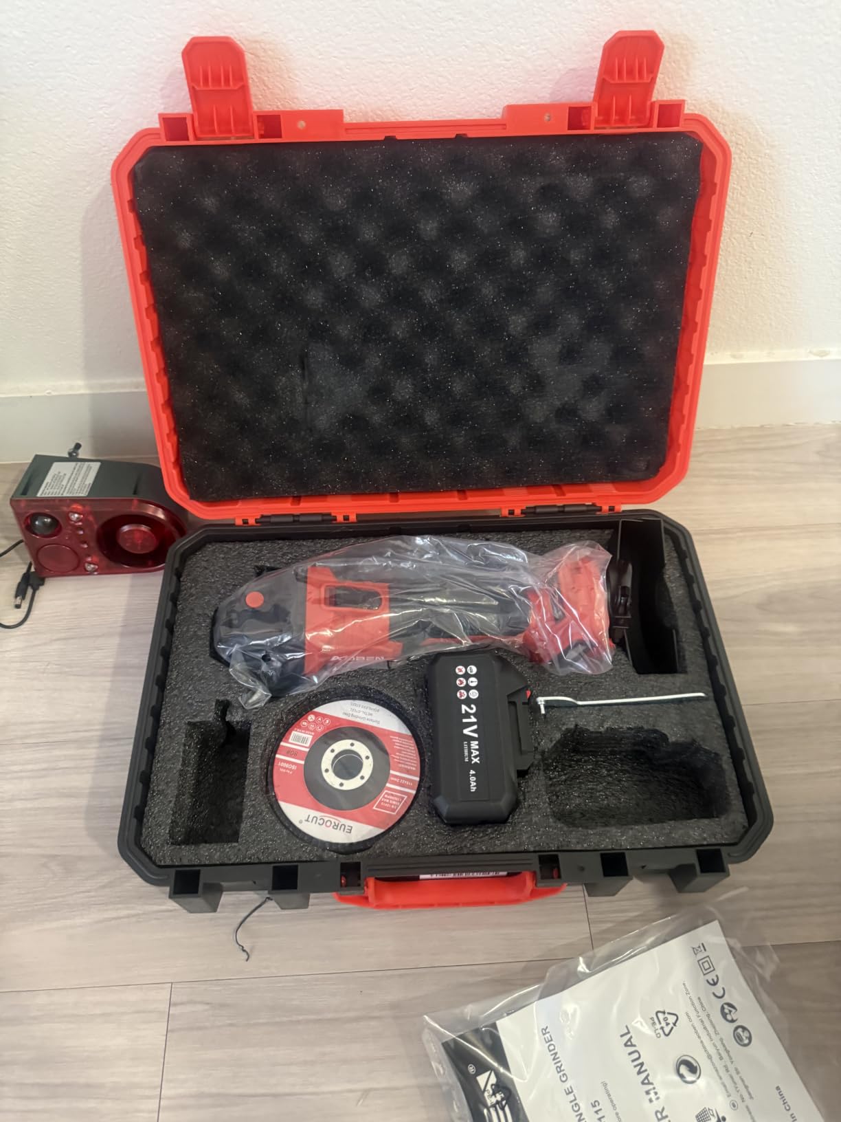 AOBEN Cordless Angle Grinder 4-1/2 inch, 21V Battery Grinder Kit, Power Electric Cut Off Tool, Brushless Motor, 2x4.0Ah Battery & Charger, for Metal Cutting, Grinding, Polishing customer photo 1
