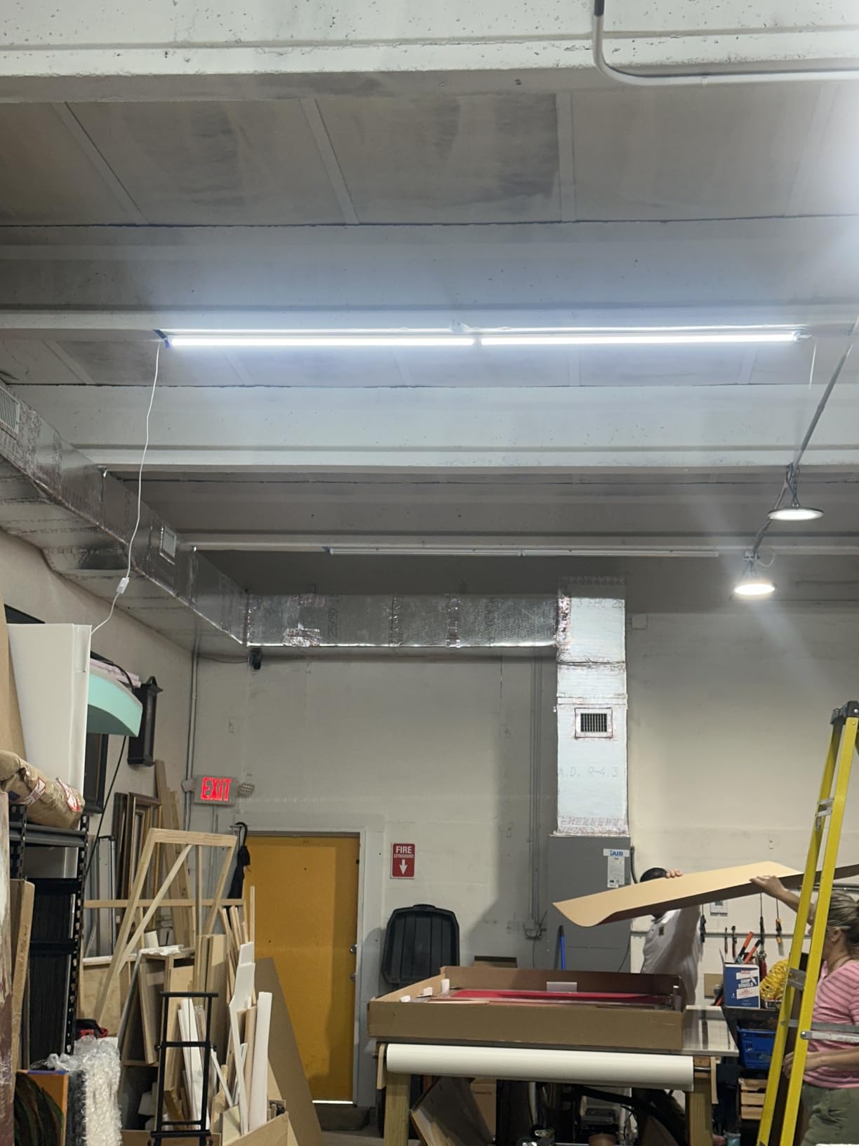 XLNYUUI Led Shop Lights, 4FT LED Light 50W 6500K 7000LM Daylight,Led Garage Light,Linkable Clear Cover Integrated V-Shape for Garage Warehouse Workbench Workshop(4-Pack) customer photo 1