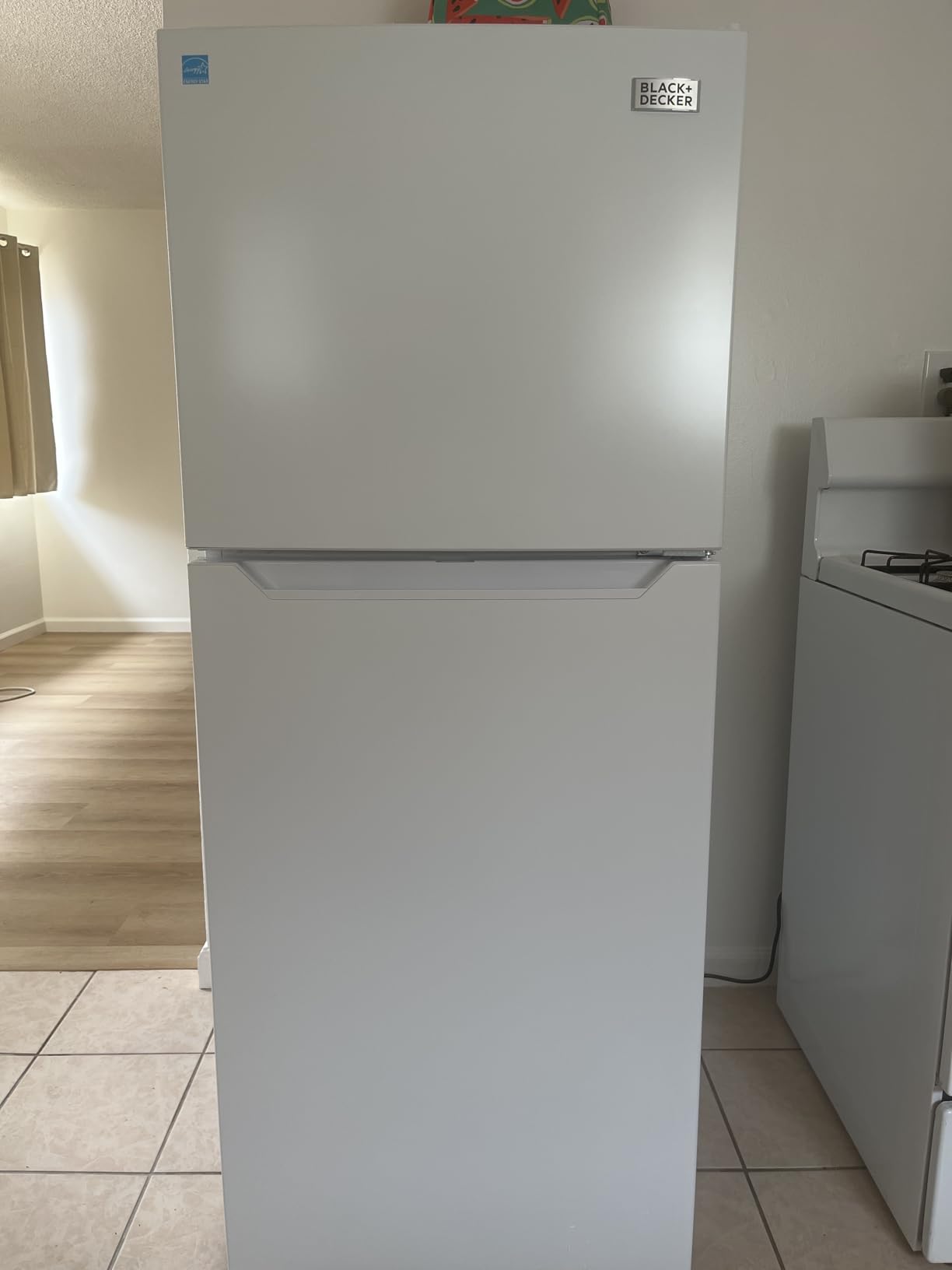 BLACK+DECKER 12.1 Cu. Ft. Top Mount Refrigerator, BR1210HW, White customer photo 1