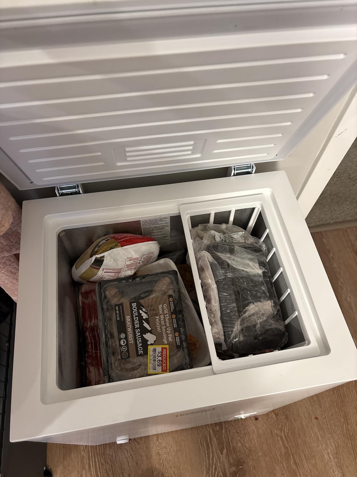 BLACK+DECKER 2.0 Cu. Ft. Compact Chest Freezer, BCFK206, White customer photo 2