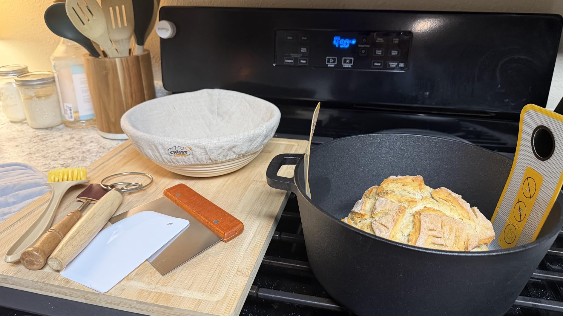 CRUSTLOVE 5 QT Pre-Seasoned Dutch Oven for Bread Baking with Lid and Kit customer photo 1