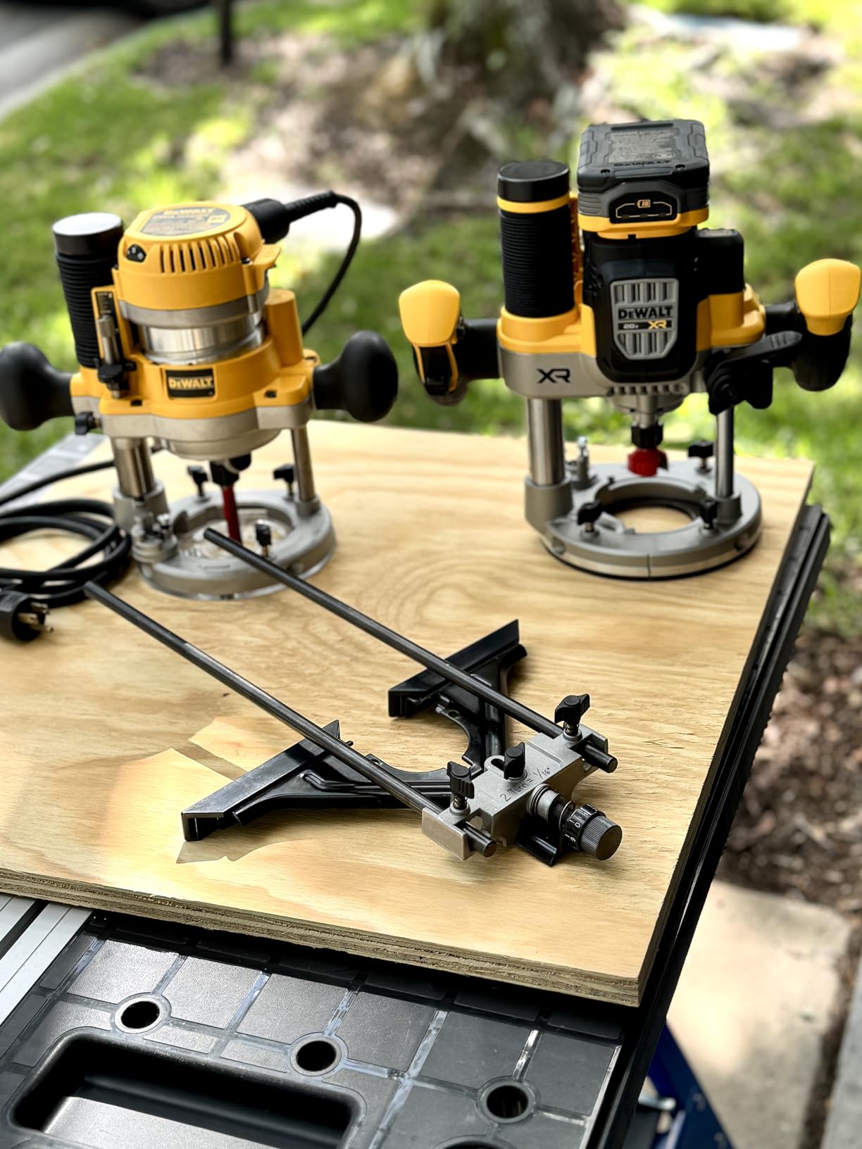 DEWALT 20V MAX XR 2-1/4 Peak HP Plunge Router (Tool Only) (DCW620B) customer photo 1