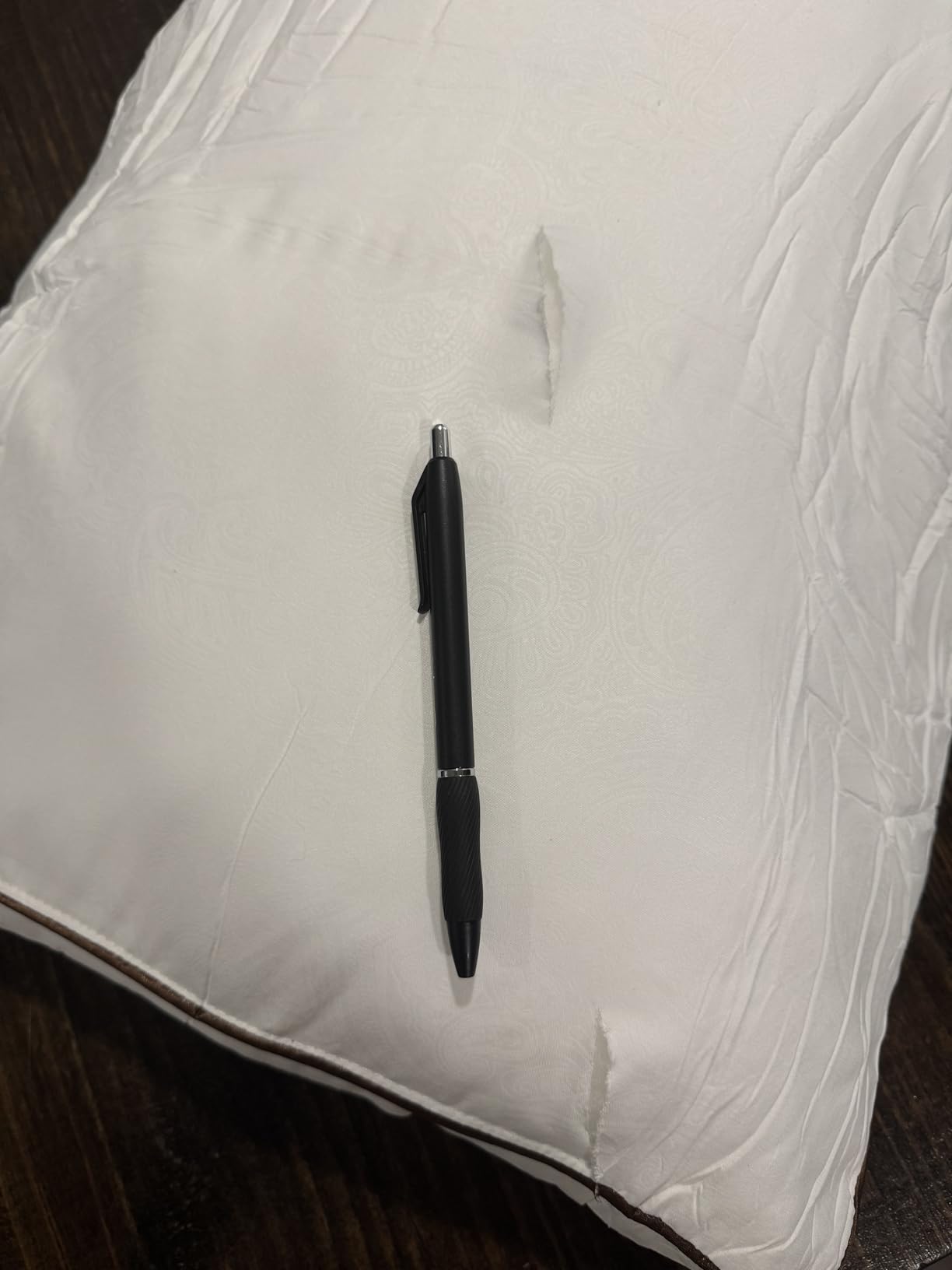 HUXMEYSON Pillows Standard Size Set of 4, Down Alternative Fill customer photo 1