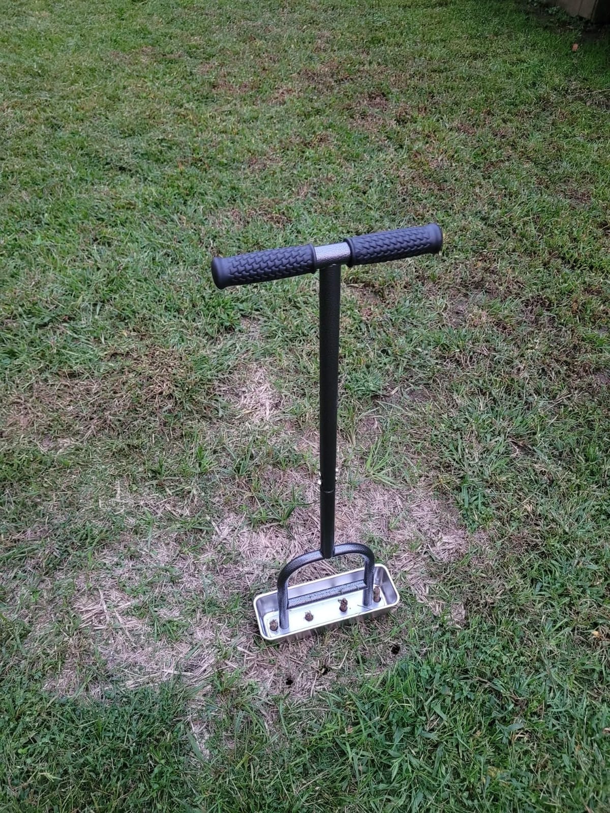 Dolibest Lawn Coring Aerator, Manual Lawn Aerator,4 Stainless Steel Corer Plug Aerator with Soil Core Storage Tray, Pre-Assembled Manual Grass Aerating Tool & Clean Hand Tool, Improving Lawn Health customer photo 2