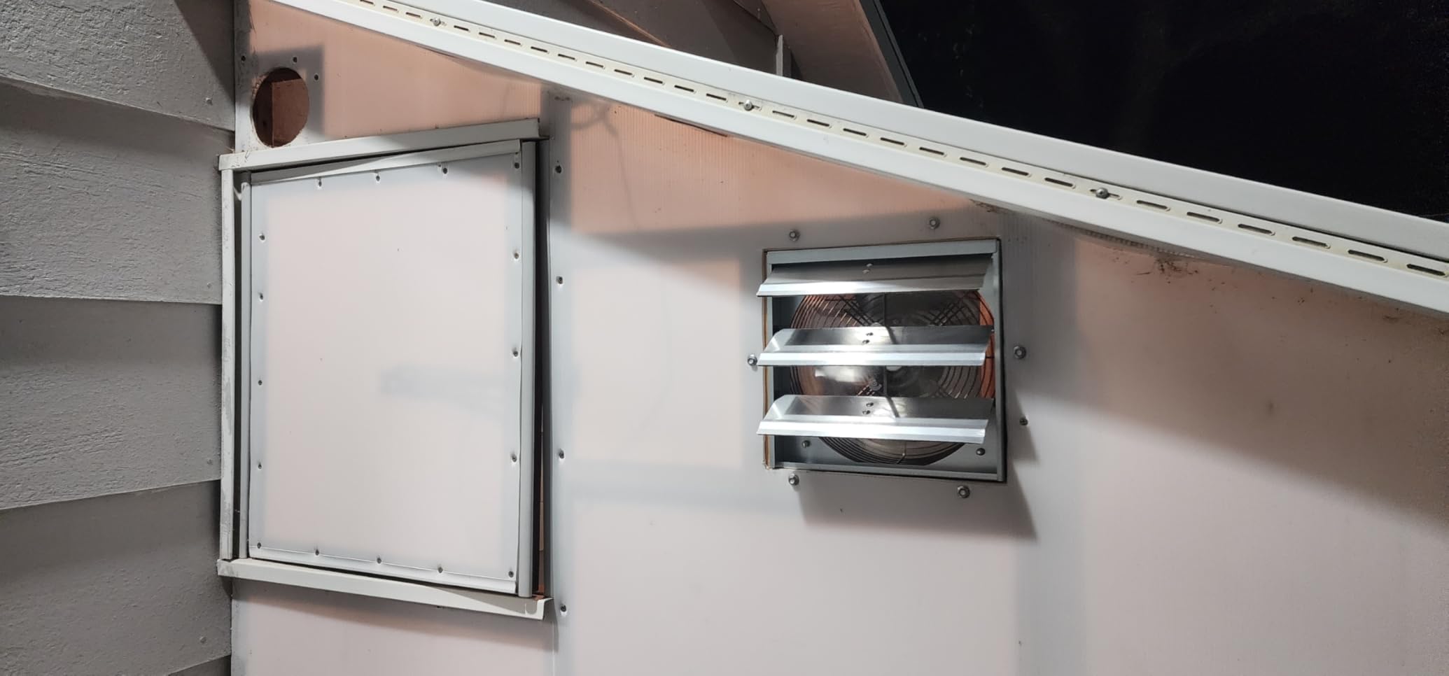 VEVOR 24 Inch Shutter Exhaust Fan Wall Mounted Automatic Louvers Silver, Sturdy Steel Housing, Low Noise, AC Motor, 7030 CFM Ventilation and Cooling for Attic, Garage, Barn, Greenhouse, Workshop customer photo 2