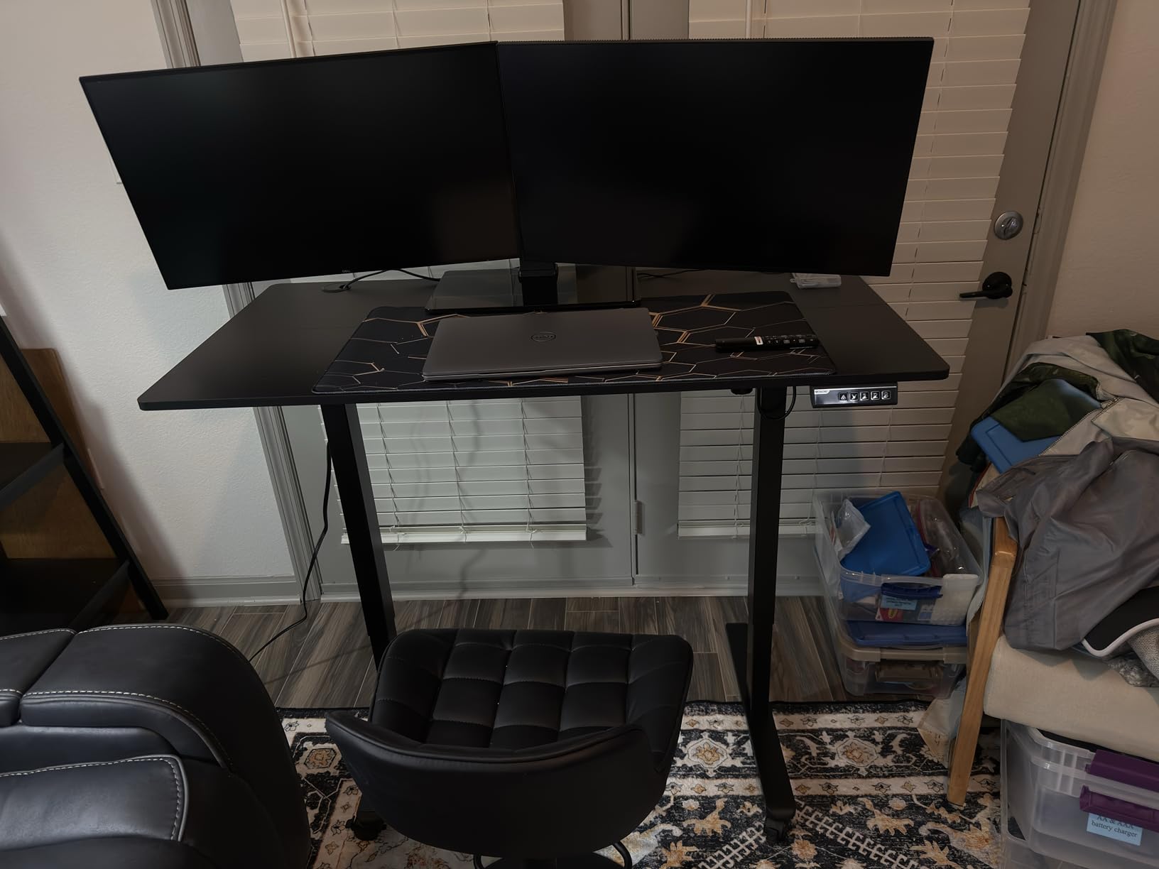 Monomi Large Electric Standing Desk 71“x31.5“ Height Adjustable,Black customer photo 2