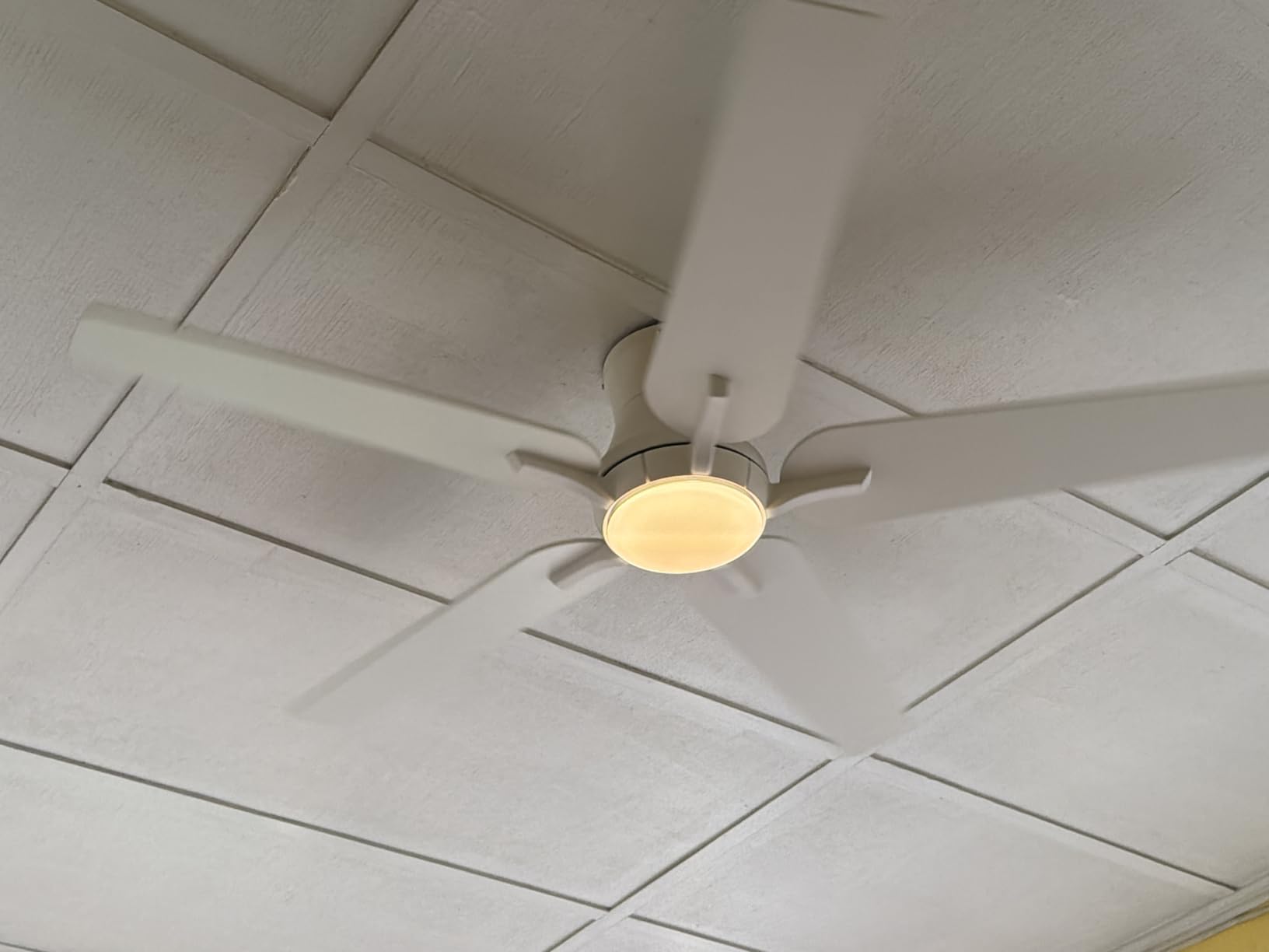 POCHFAN 42 Inch Ceiling Fans with Lights and Remote, Brushed Nickel Flush Mount Low Profile Ceiling Fan for Bedroom, Living Room, Patio, Dimmable 6 Speeds Noiseless Reversible, ETL Listed customer photo 1
