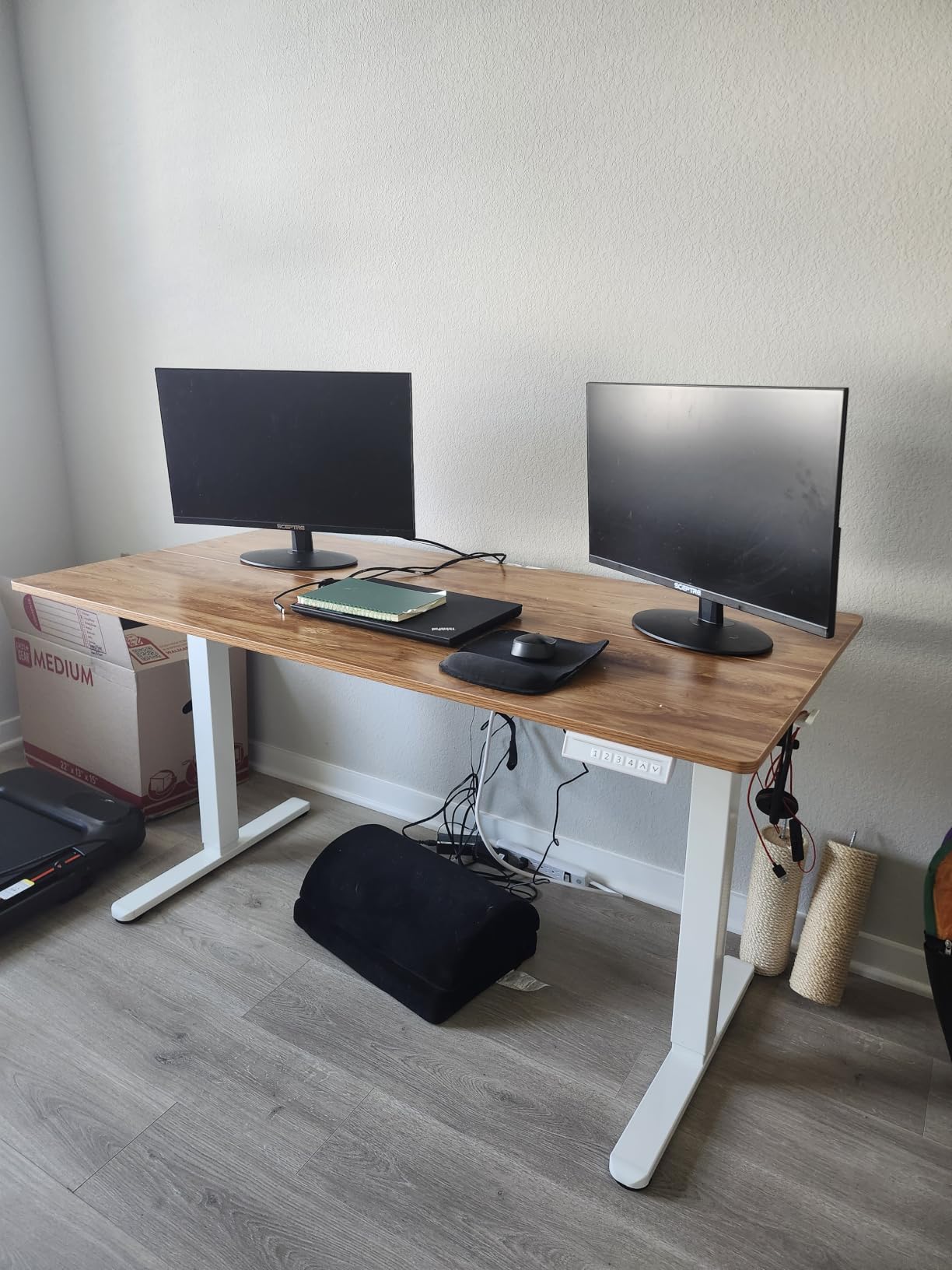 ErGear Height Adjustable Electric Standing Desk, 71 x 30 Inches Sit Stand up Desk, Memory Computer Home Office Desk, Black customer photo 1