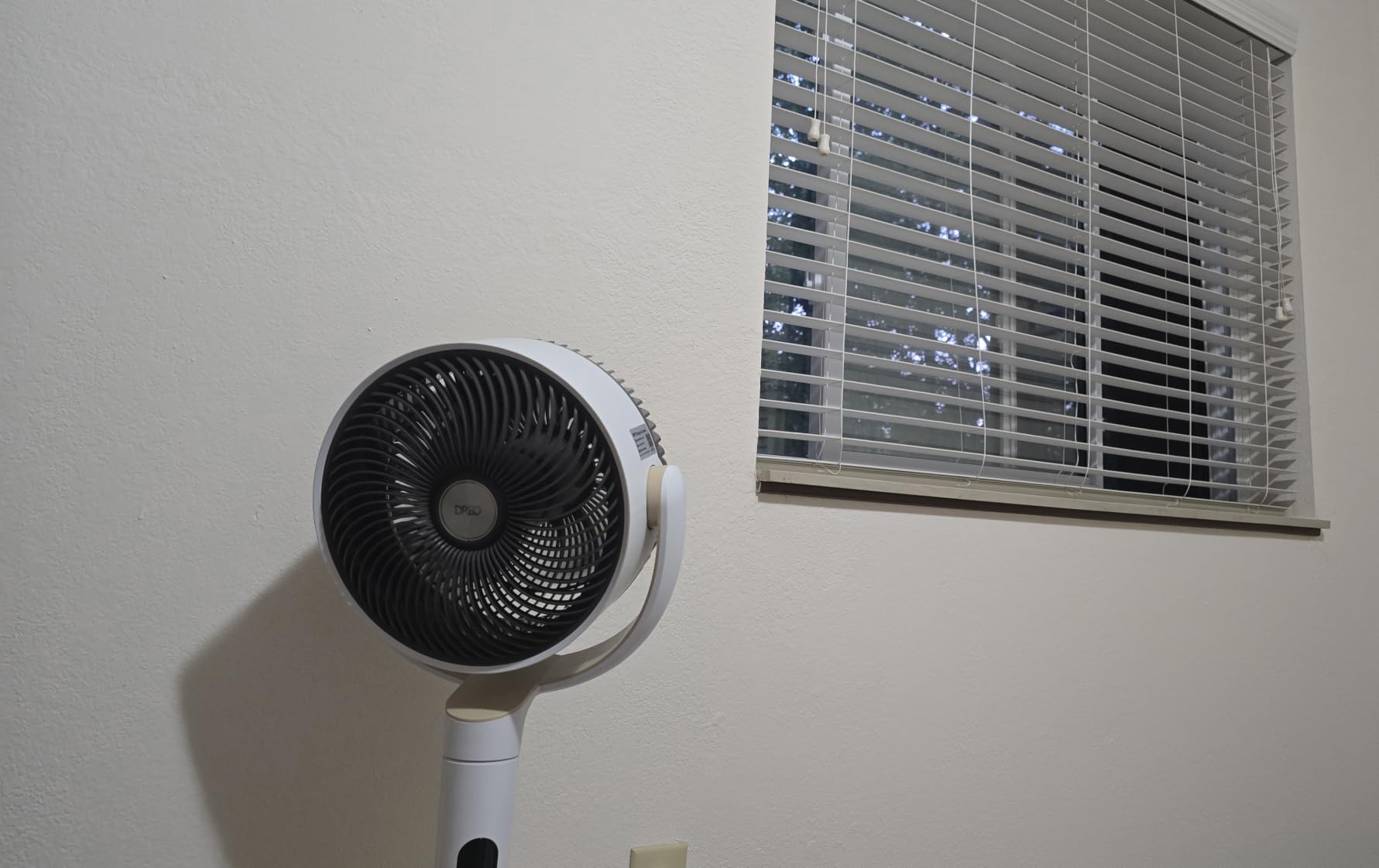 DREO Fan for Bedroom, 2026 Upgraded, 90ft Airflow, Quiet Fan, 90° Oscillating Standing Fan for Whole Room, DC Motor, 8+H Speeds, 3 Modes, 38-42'' Adjustable Height, 8H Timer, 105° Manual Vertical customer photo 1