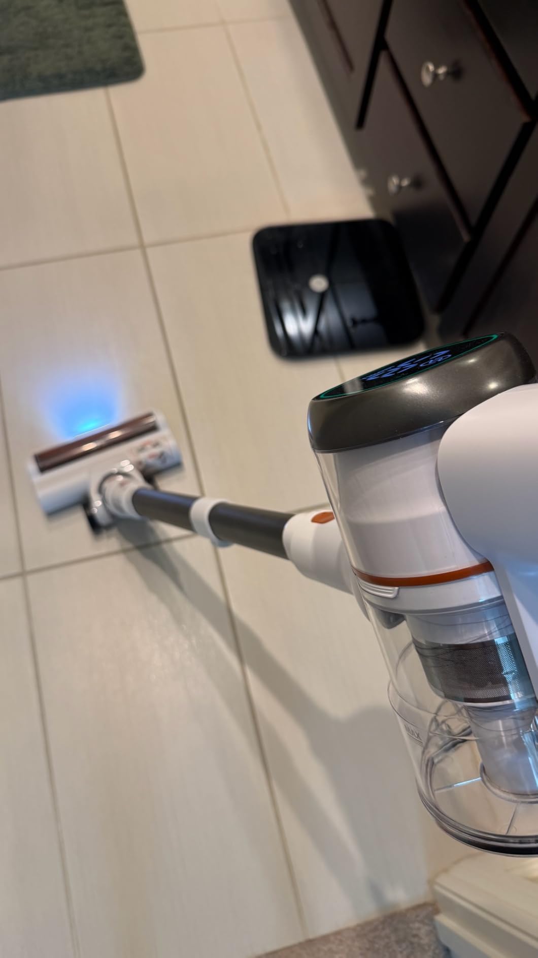 Tikom V500 Cordless Vacuum Cleaner for Home, 40000Pa/450W Stick Vacuum with LED Touch Screen, Charging Wall Dock, Anti-Tangle, Lightweight Handheld Vacuum for Pet Hair, Hard Floor, Carpet, Blue customer photo 1