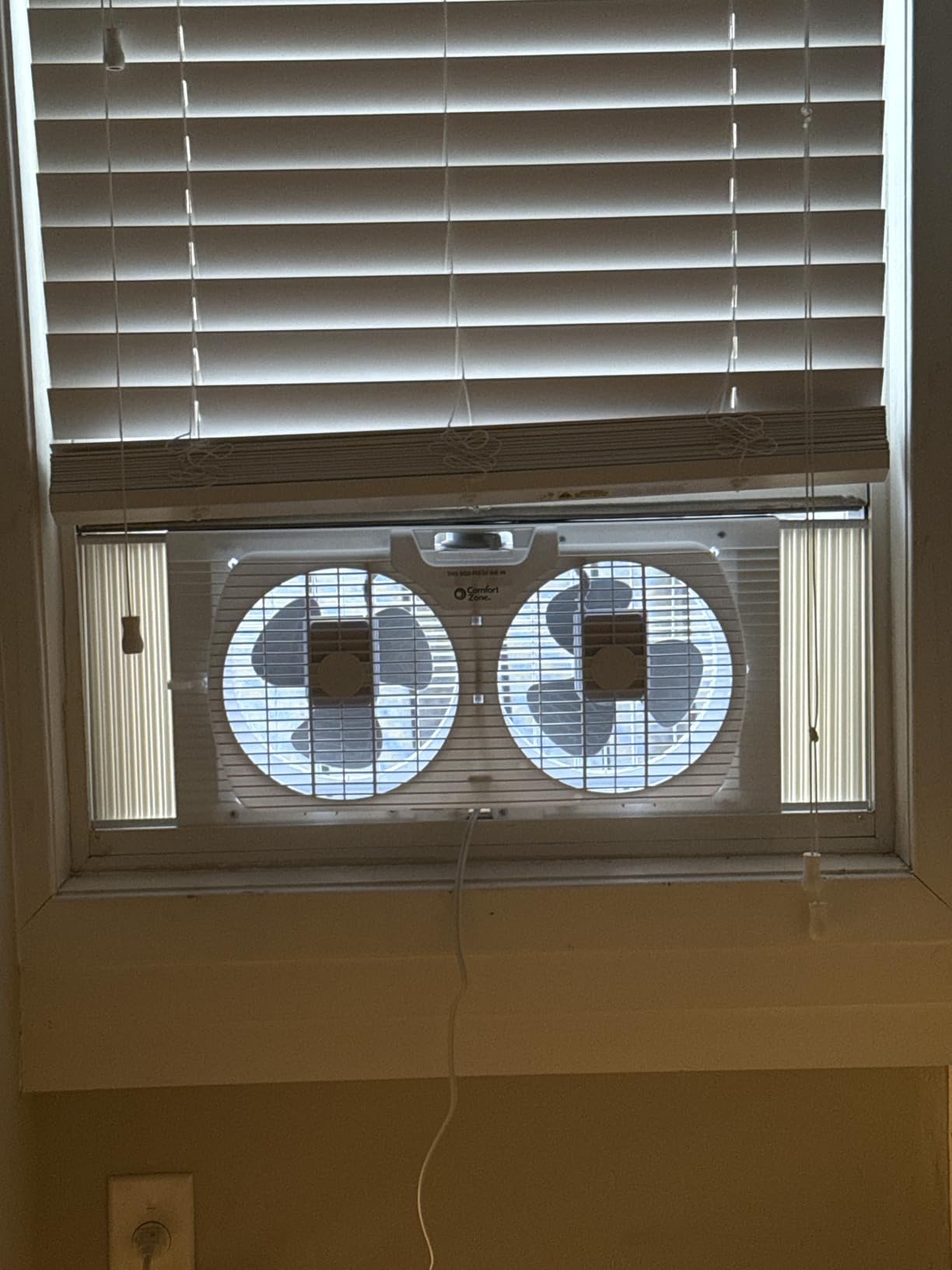 COMFORT ZONE Reversible Twin Window Fan with 3-Speeds & Expandable Width customer photo 2