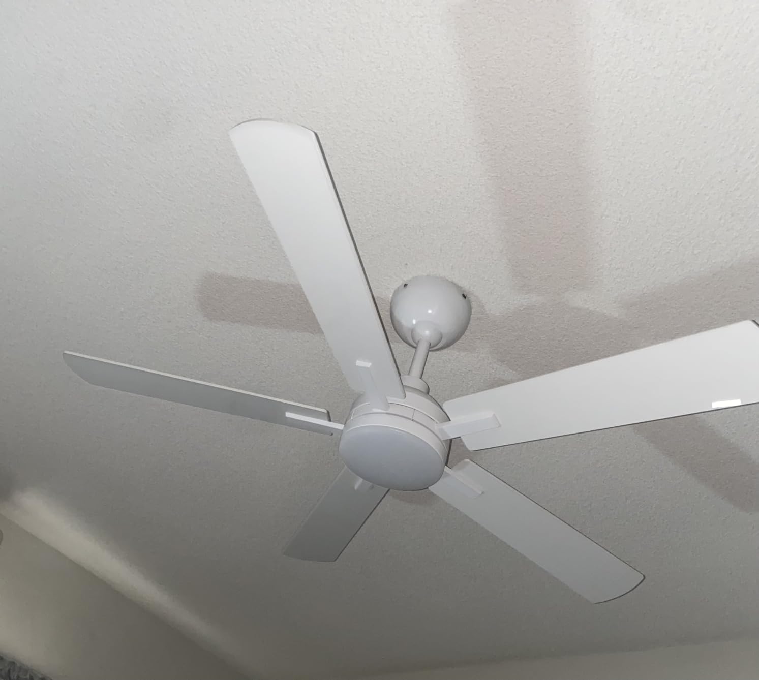 JSAITEE 52 Inch Smart Ceiling Fan with Lights, Remote & App Control, DC Reversible Motor, 6 Speeds Quiet 35dB, 3CCT Dimmable LED, Low Profile Modern Ceiling Fans for Bedroom Living Room, White customer photo 1