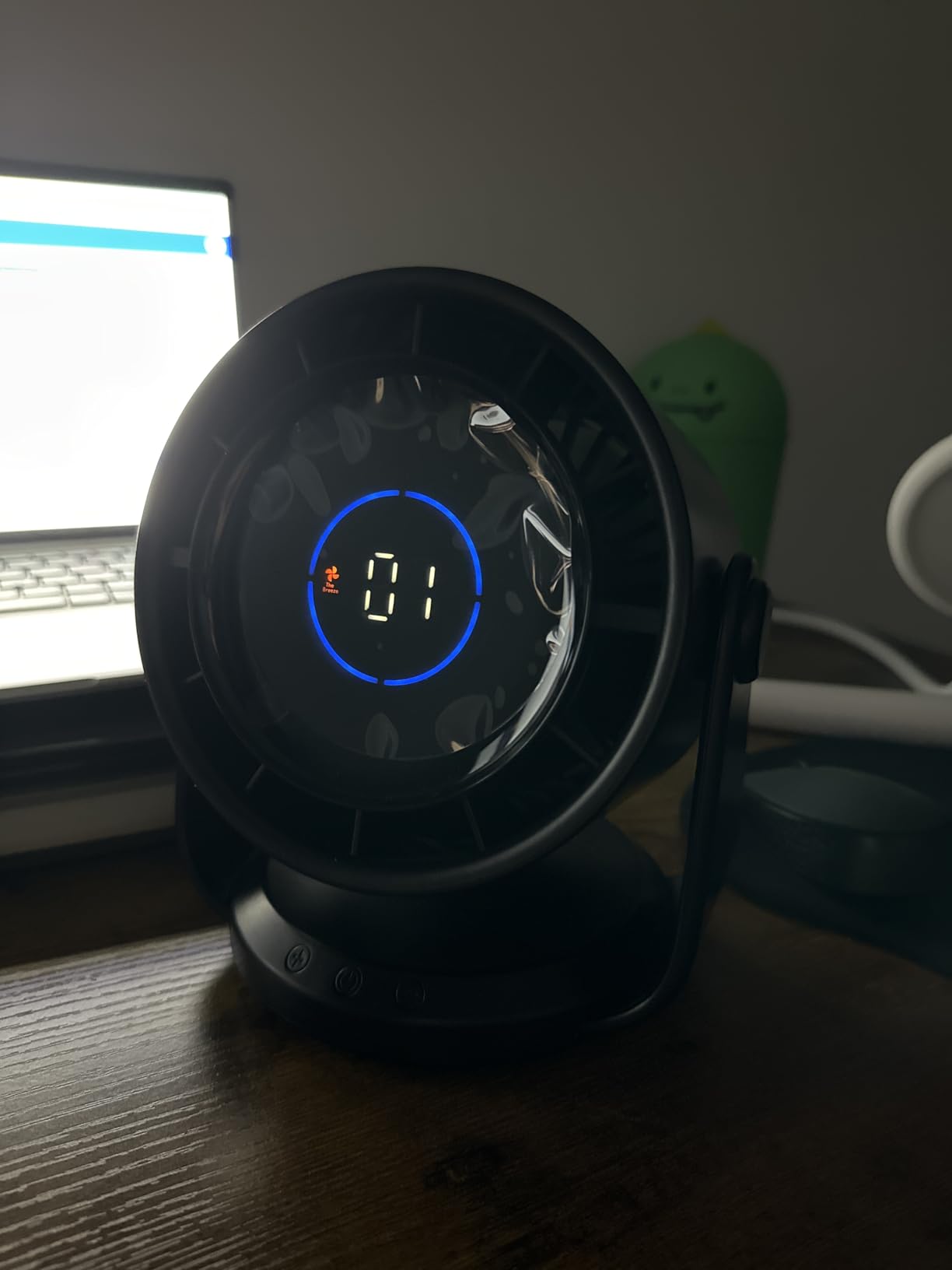 YOSHENMO Desk Fan, Turbo Table Fan for Bedroom, 100-Speed Digital Display, Low Noise, 105° Adjustable Tilt, 7.5-inch, Rechargeable Battery, Wall-Mouted Design for Home, Office, Travel Dark Black customer photo 1