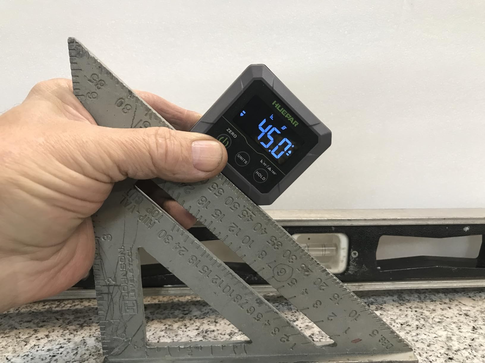Huepar Professional Digital Angle Finder Magnetic for Table Saw Blade, Woodworking, Bend Pipes Etc., Fathers Day Dad Gifts, ±0.1° Accuracy Inclinometer, 0-90 or 0-180 Angle Gauge, VA LCD Display customer photo 1