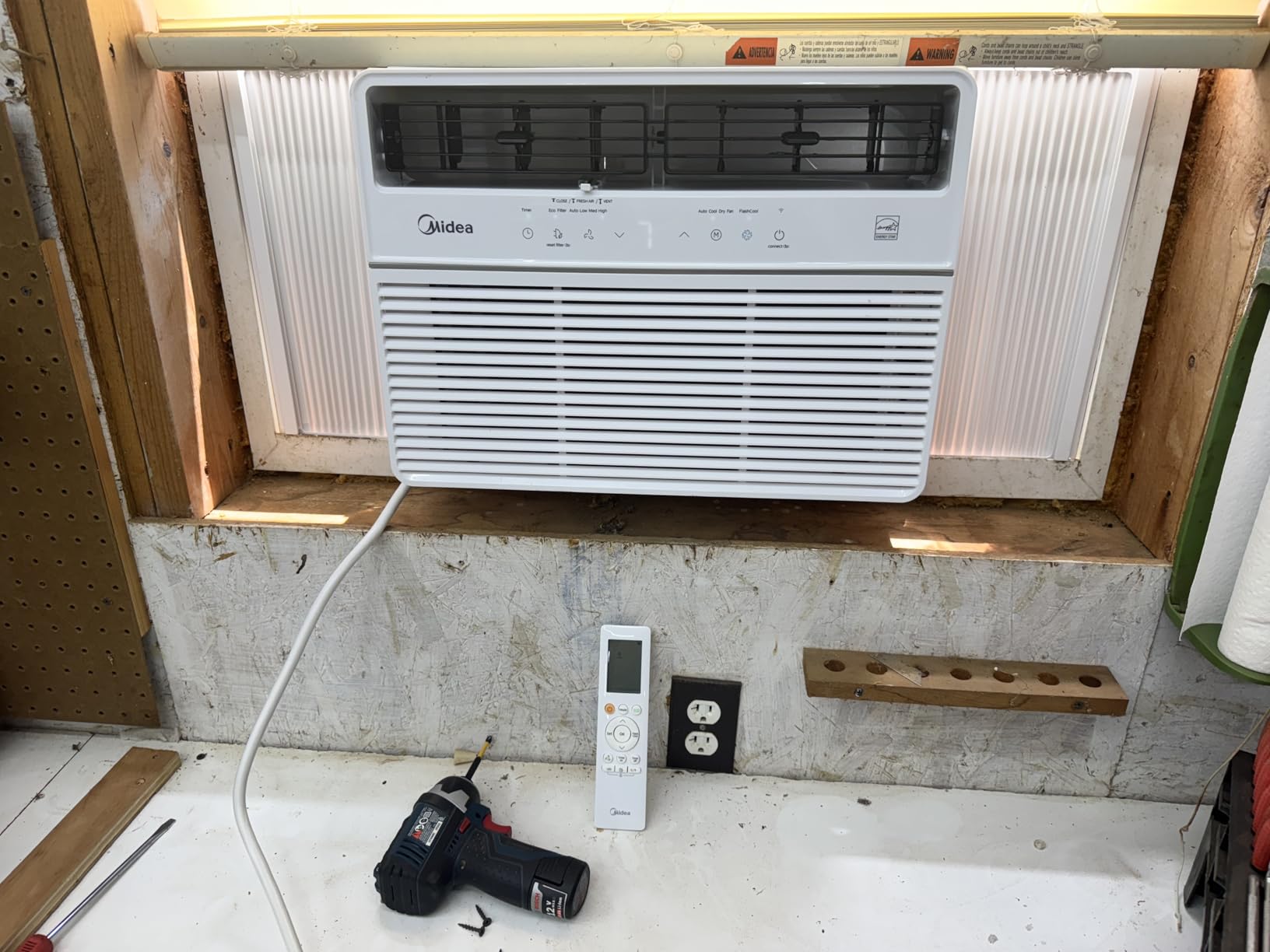 Midea 14,000 BTU Smart Inverter 115V Window Air Conditioner, 700 Sq Ft customer photo 1