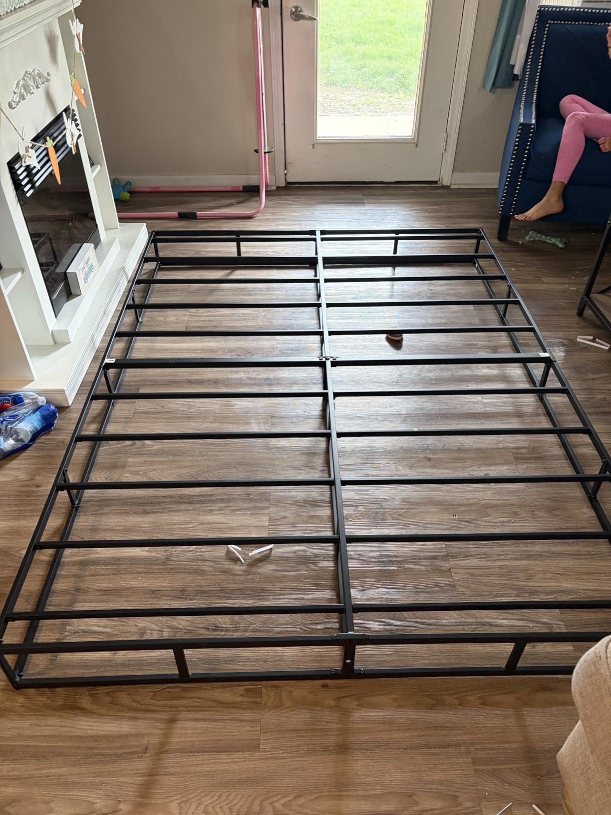 Snaye Queen Size Box Spring Bed Base 9 Inch, 3000lbs Heavy Duty Box Spring Queen Metal Mattress Foundation, Tool-Free Easy Assembly, Noise Free customer photo 1