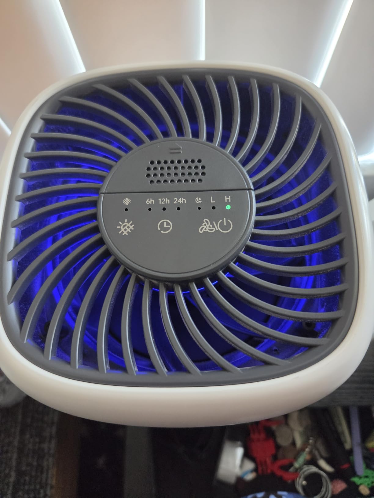 VOOPNU Air Purifiers for Home, High Efficiency Filter Up to 1076 Ft², White customer photo 1