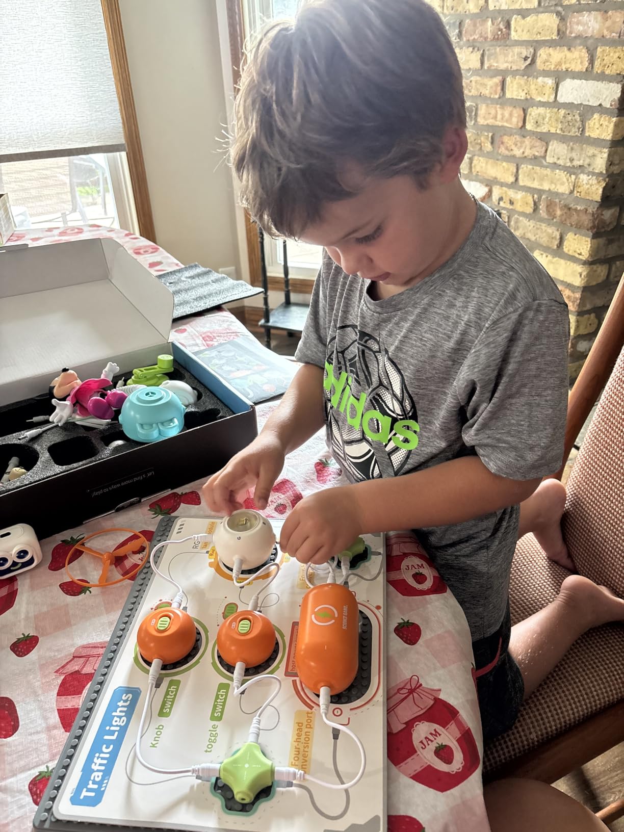 Science Kits for Kids, 448+ Projects Circuit Exploration Kits Educational Electronics Toys for Boys & Girls Hands-On Engineering Toy, Birthday, Halloween, Christmas Gift for Ages 5 6 7 8 9 10 11 12 customer photo 1