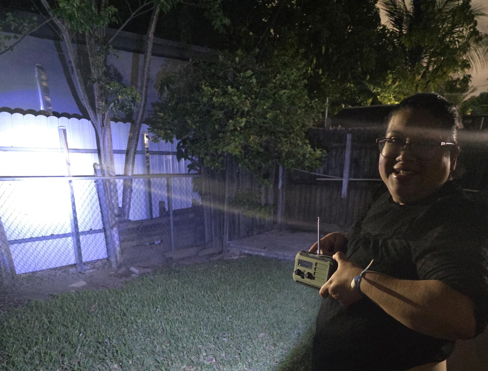 Emergency Radio Hand Crank Solar, 10000mAh/37000mWh Emergency Weather Radio customer photo 2