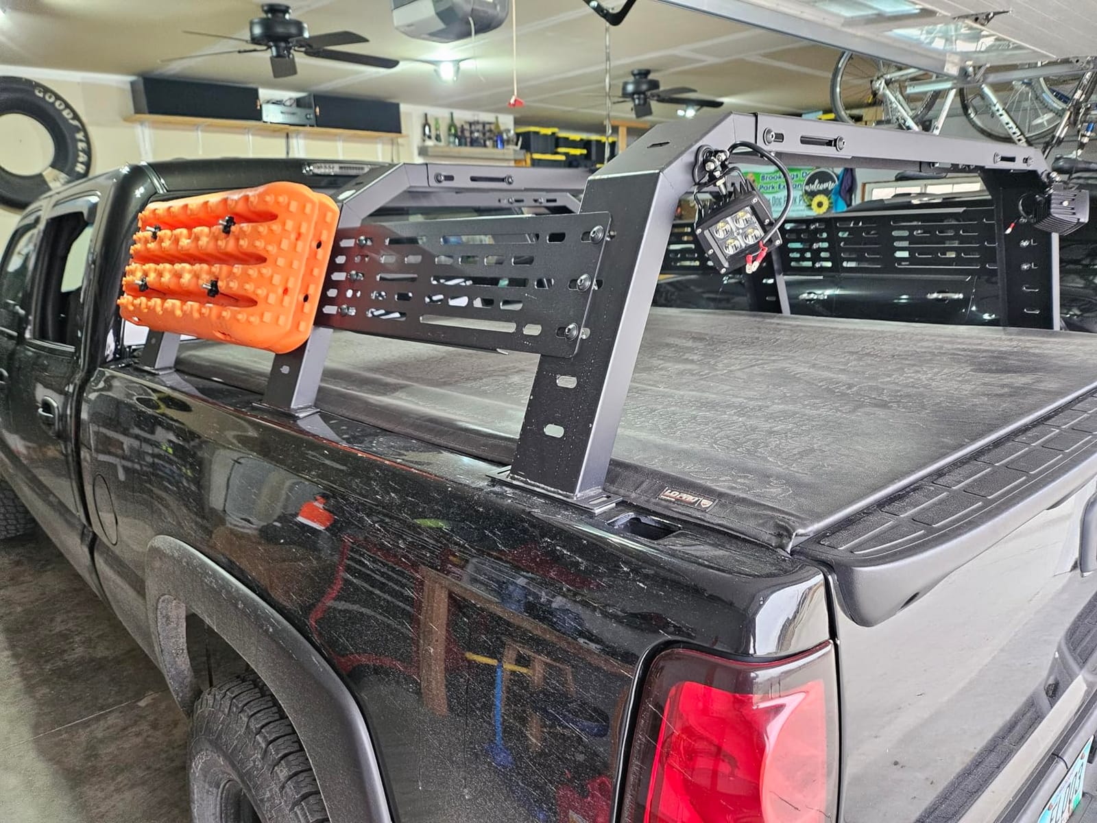 VEVOR Overland Truck Bed Rack, 49.2-67.9 in Width, Adjustable Overland Bed Cargo Rack with Sidebar, 900 lbs Static Capacity, Heavy Duty Steel, for Mid-Size Trucks, Compatible with Tacoma/Gladiator JT customer photo 1