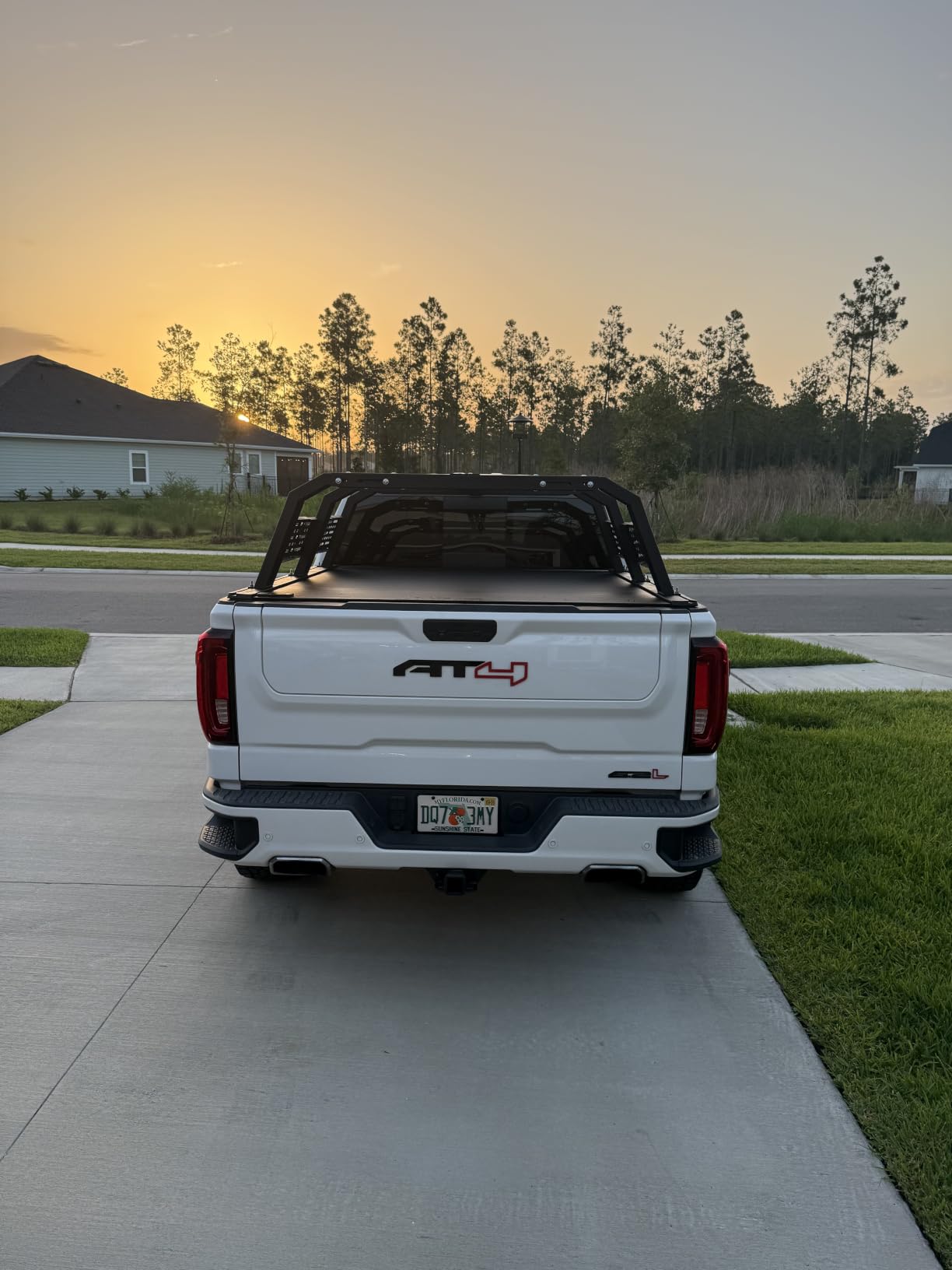 VEVOR Overland Truck Bed Rack, 49.2-67.9 in Width, Adjustable Overland Bed Cargo Rack with Sidebar, 900 lbs Static Capacity, Heavy Duty Steel, for Mid-Size Trucks, Compatible with Tacoma/Gladiator JT customer photo 2