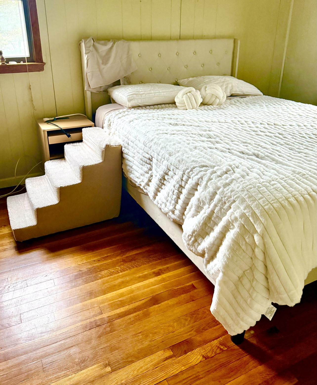 Feonase Queen Bed Frame with Diamond Tufted Wingback Headboard, Morden Upholstered Platform Bedframe, Sturdy Wooden Slats Support, Noise-Free, Easy Assembly, No Box Spring Needed, Beige customer photo 1