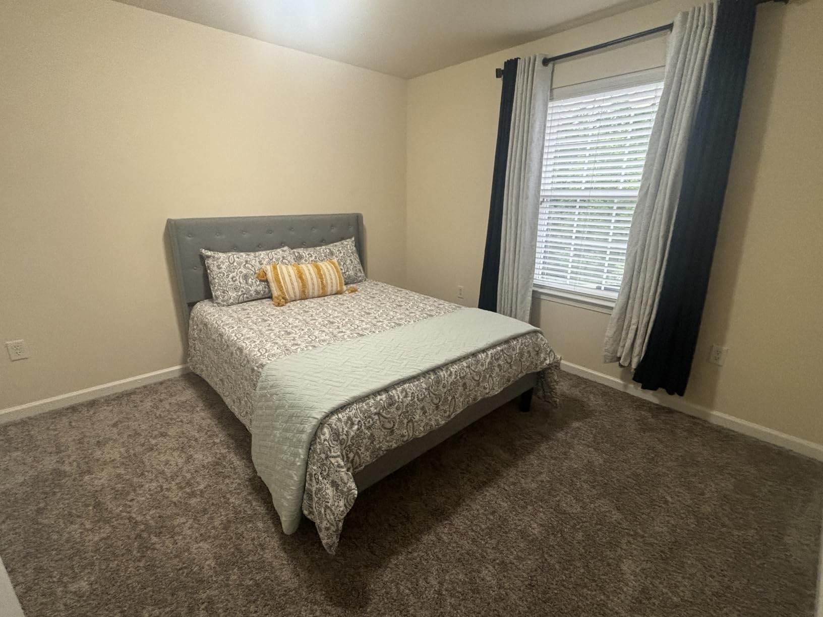 Feonase Queen Bed Frame with Diamond Tufted Wingback Headboard, Morden Upholstered Platform Bedframe, Sturdy Wooden Slats Support, Noise-Free, Easy Assembly, No Box Spring Needed, Beige customer photo 2
