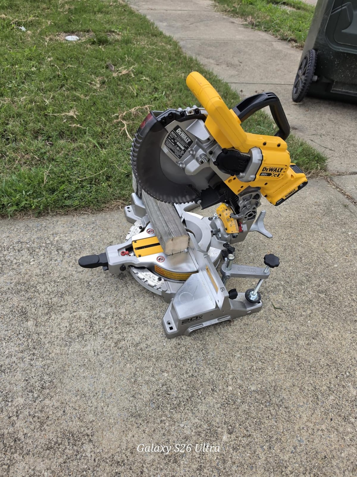 DEWALT 20V MAX XR 10 in. Double Bevel Fixed Miter Saw (Tool Only) (DCS714B) customer photo 1