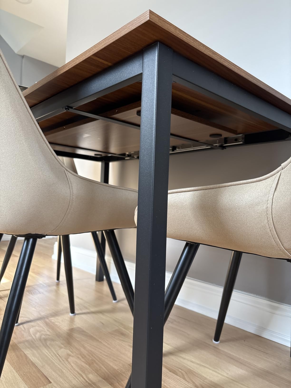 Einhomn Extendable Dining Table for 4-6, 63