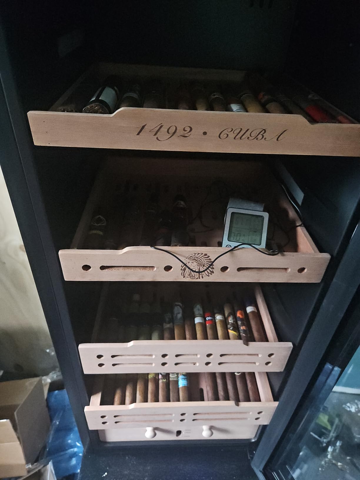 Electric Cigar Humidor Cabinet with Temperature & Humidity Control System, 50L Cooling Cigar Fridge up to 300 Counts, Cedar Wood Shelves,Digital LED Screen,Fingerprint Safety Lock,Gift for Men customer photo 2