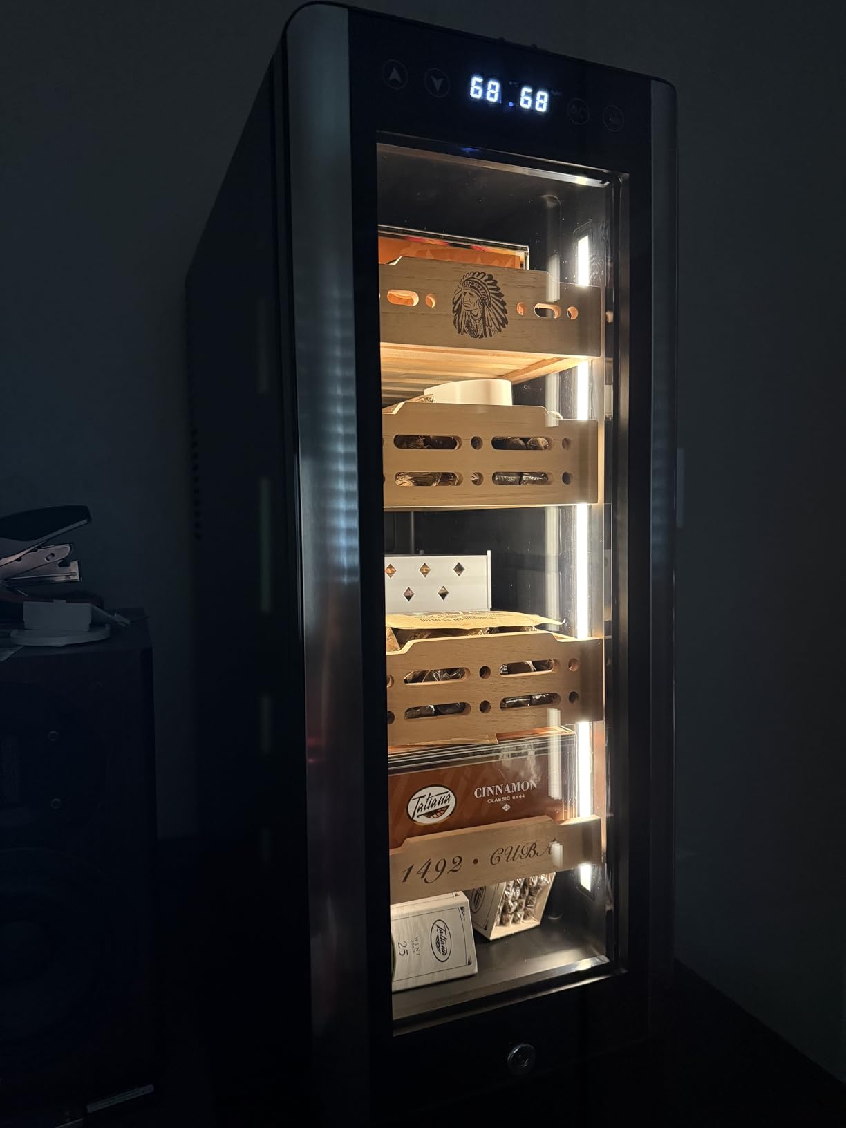 LIHTUN 35L Electric Cigar Humidor Cabinet with Light for 250 Cigars, Thermoelectric Cooling, Adjustable Temp and Humidity, Digital Display, 4 Removable Cedar Shelves, Lock, Wine Storage, Gift for Men customer photo 1