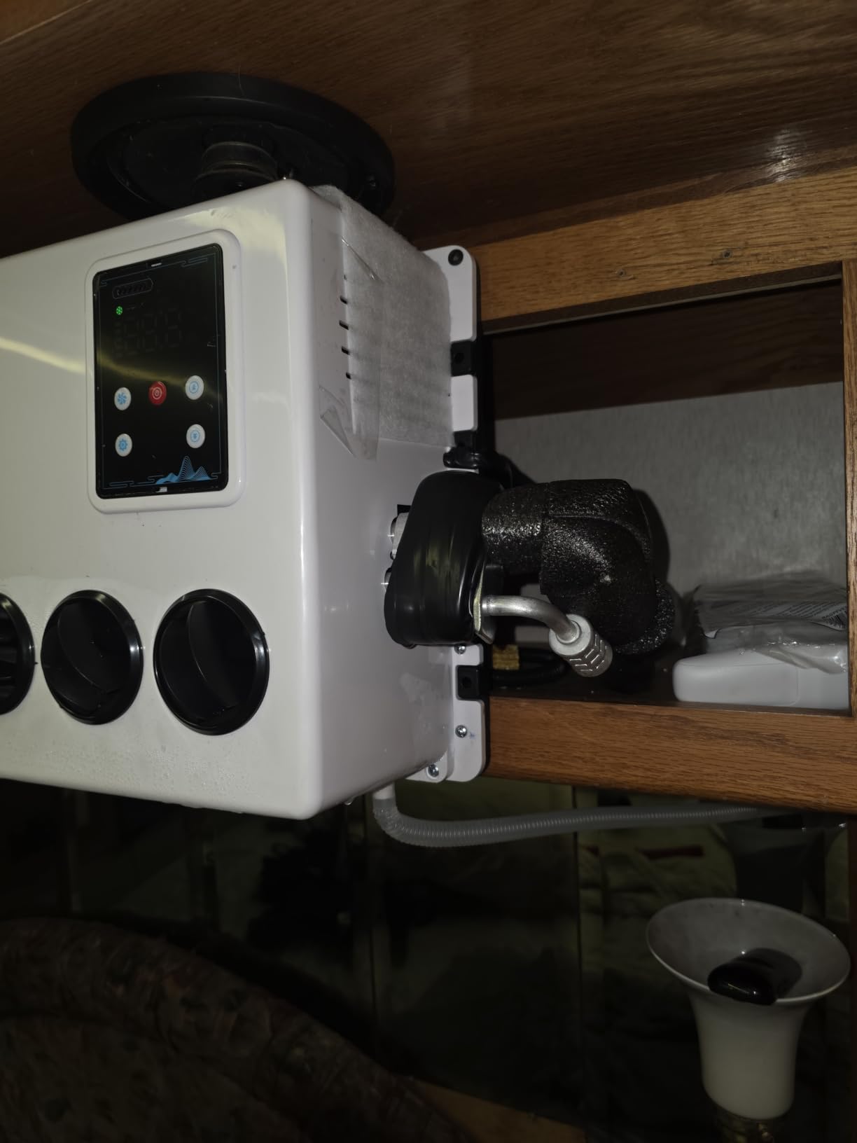 DC 12V RV Air Conditioner, 12000 BTU Truck Camper Rooftop A/C Unit, Fast Cooling, Universal Electric Automotive AC for Motorhome, Van, Tractor, Bus, White customer photo 1