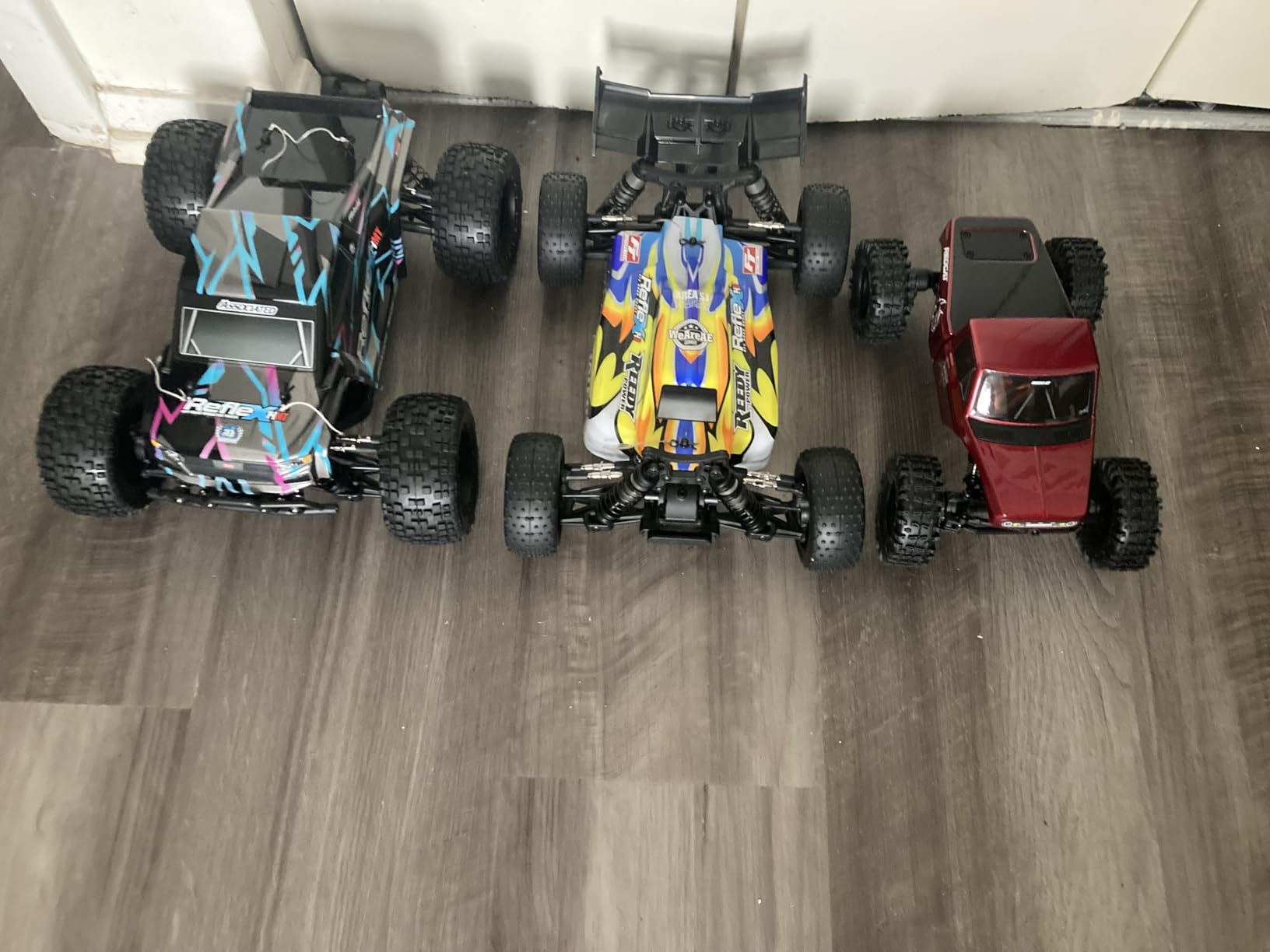 Redcat Racing Ascent-18 APEX, 1/18 Scale Brushless Electric Rock Crawler, Carbon Fiber, 4WD RC Car for Adults with 2.4GHz Radio System (Red) customer photo 2