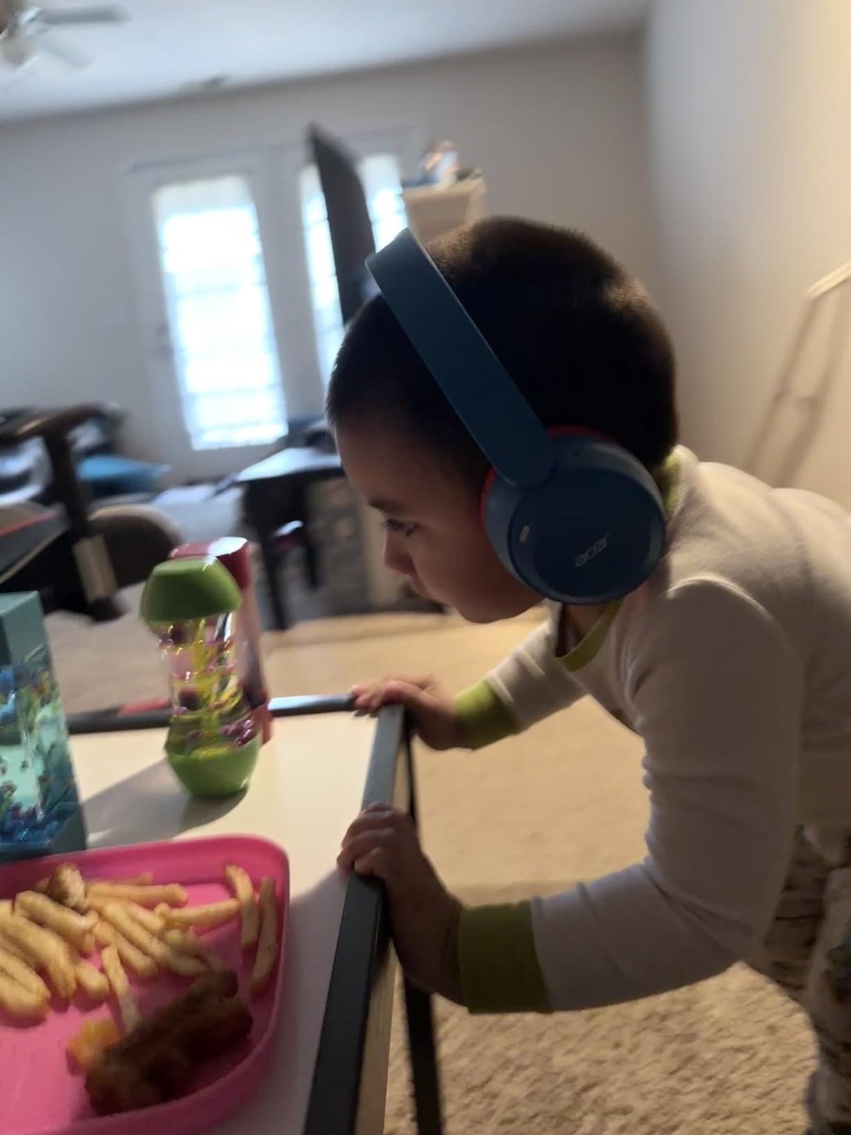Acer Kids Bluetooth Headphones, 85/94dB Volume Limiter, Foldable Wireless Over-Ear Headphones for iPad, Travel, 60H Playtime, Bluetooth 6.0, Built-in Mic, Blue Green customer photo 1