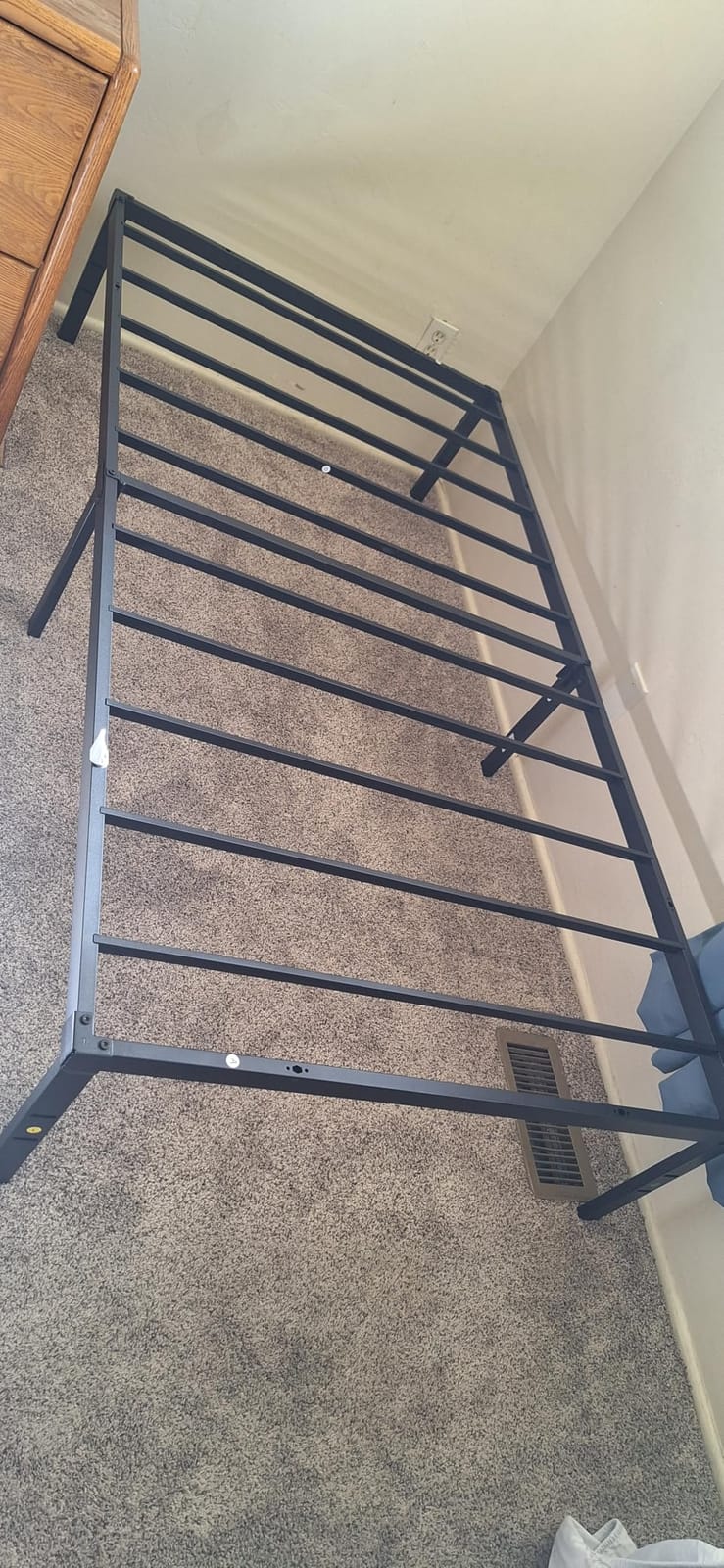 VASAGLE Queen Metal Bed Frame 14 Inches Tall, 1100 lb Weight Capacity customer photo 1