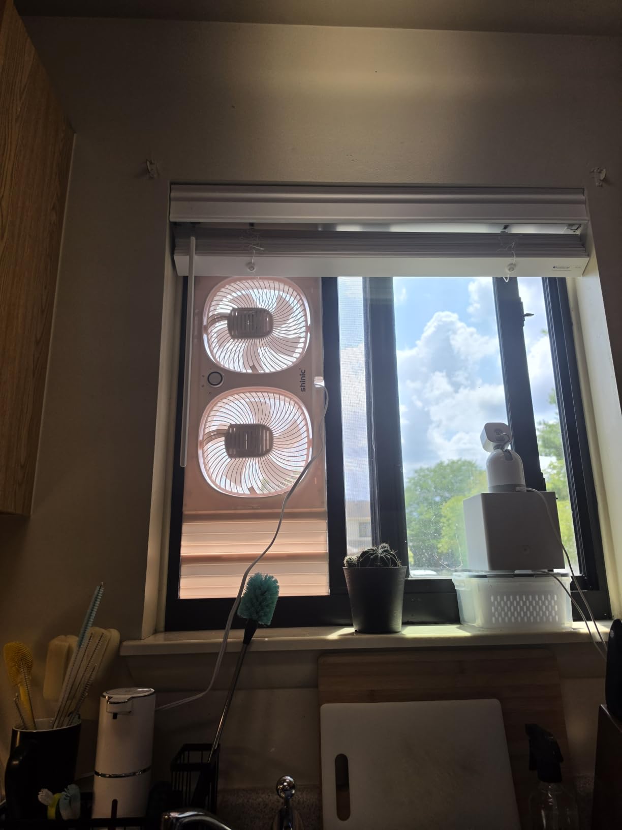 shinic 3-Speeds Window Fan with 180°+90° Rotatable Fans, Manual Reversible, Vertical Window Fan with Rigid & Accordion Expanders, Width Adjustable (21.65