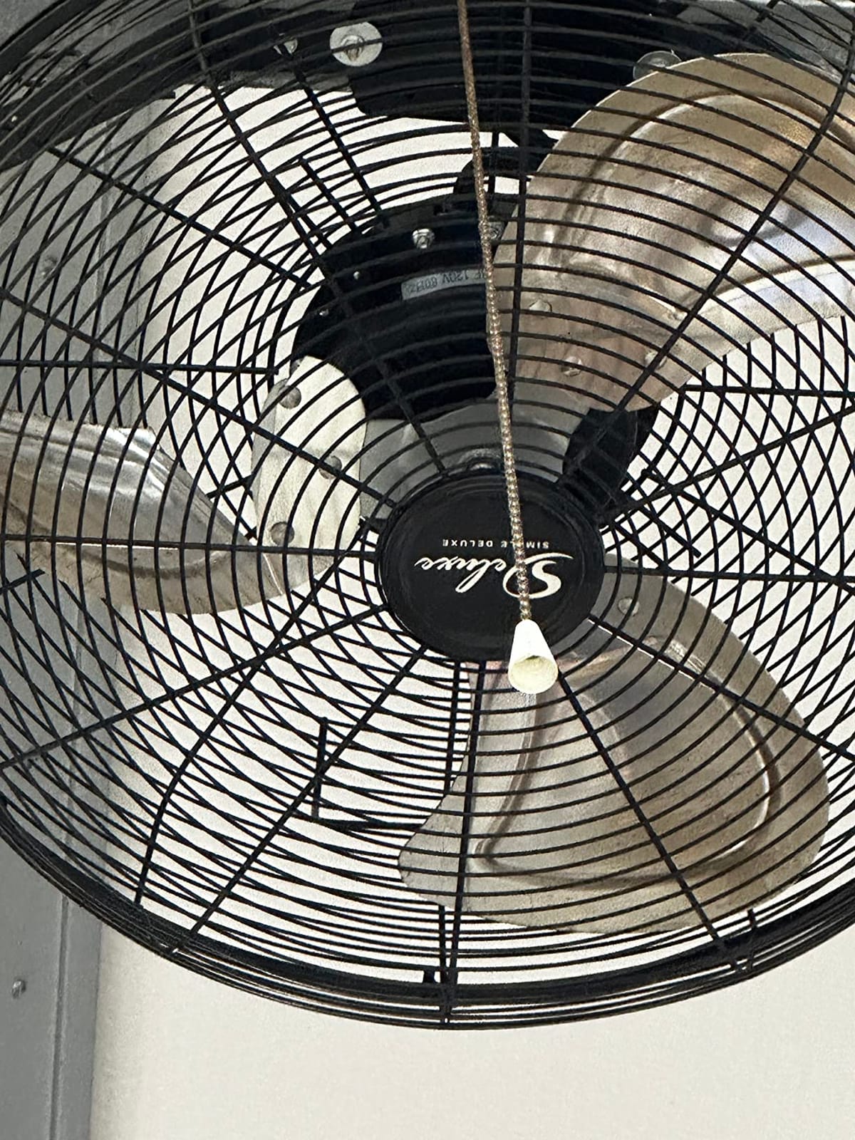 Simple Deluxe 18 Inch Industrial Wall Mount Fan, Max 4200 CFM 3 Speed Commercial Ventilation Metal Fan for Warehouse, Greenhouse, Workshop, Patio, Factory and Basement - High Velocity customer photo 2